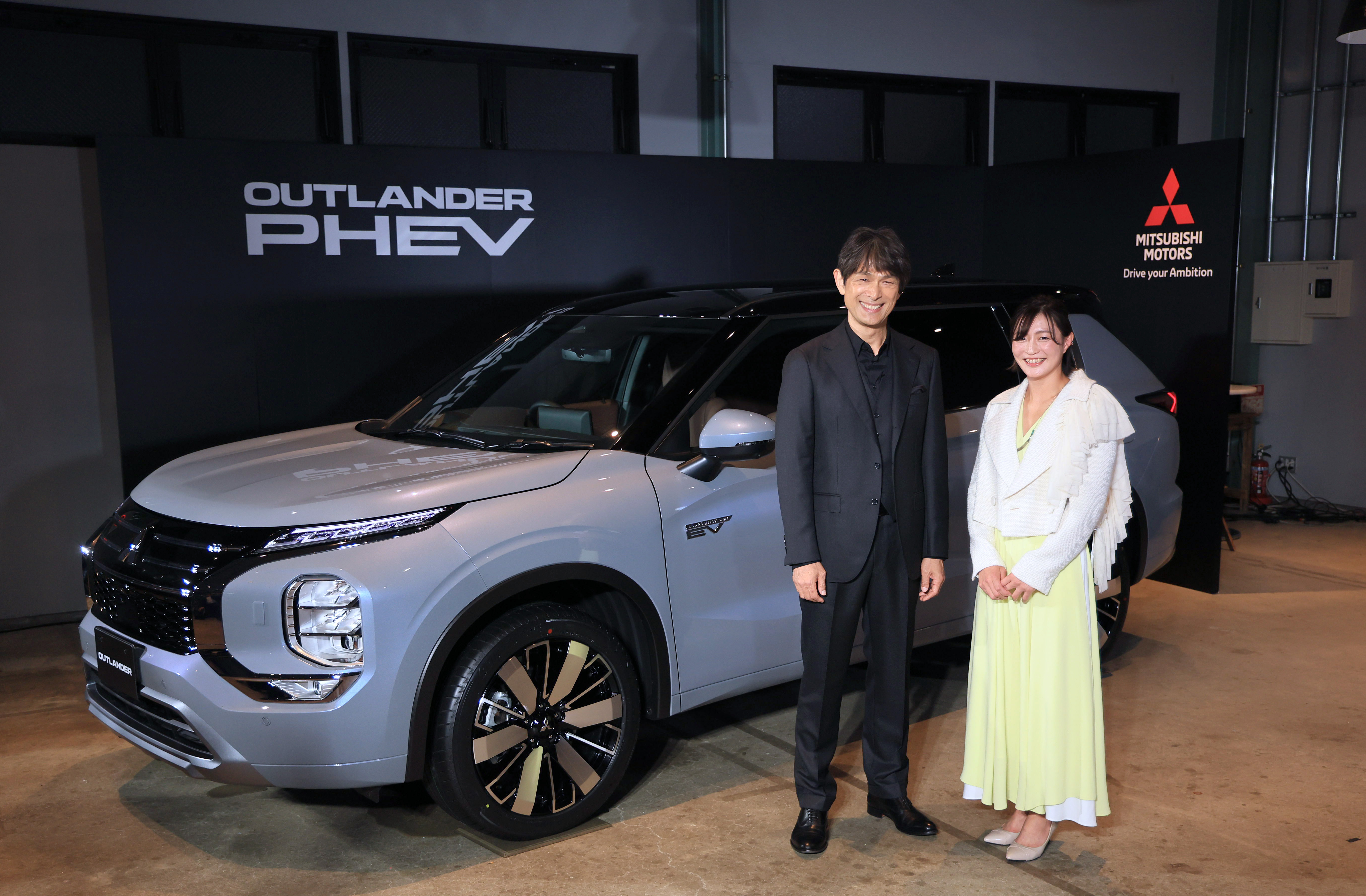 三菱自が新型「アウトランダーPHEV」発売 加藤隆雄社長、電動車需要