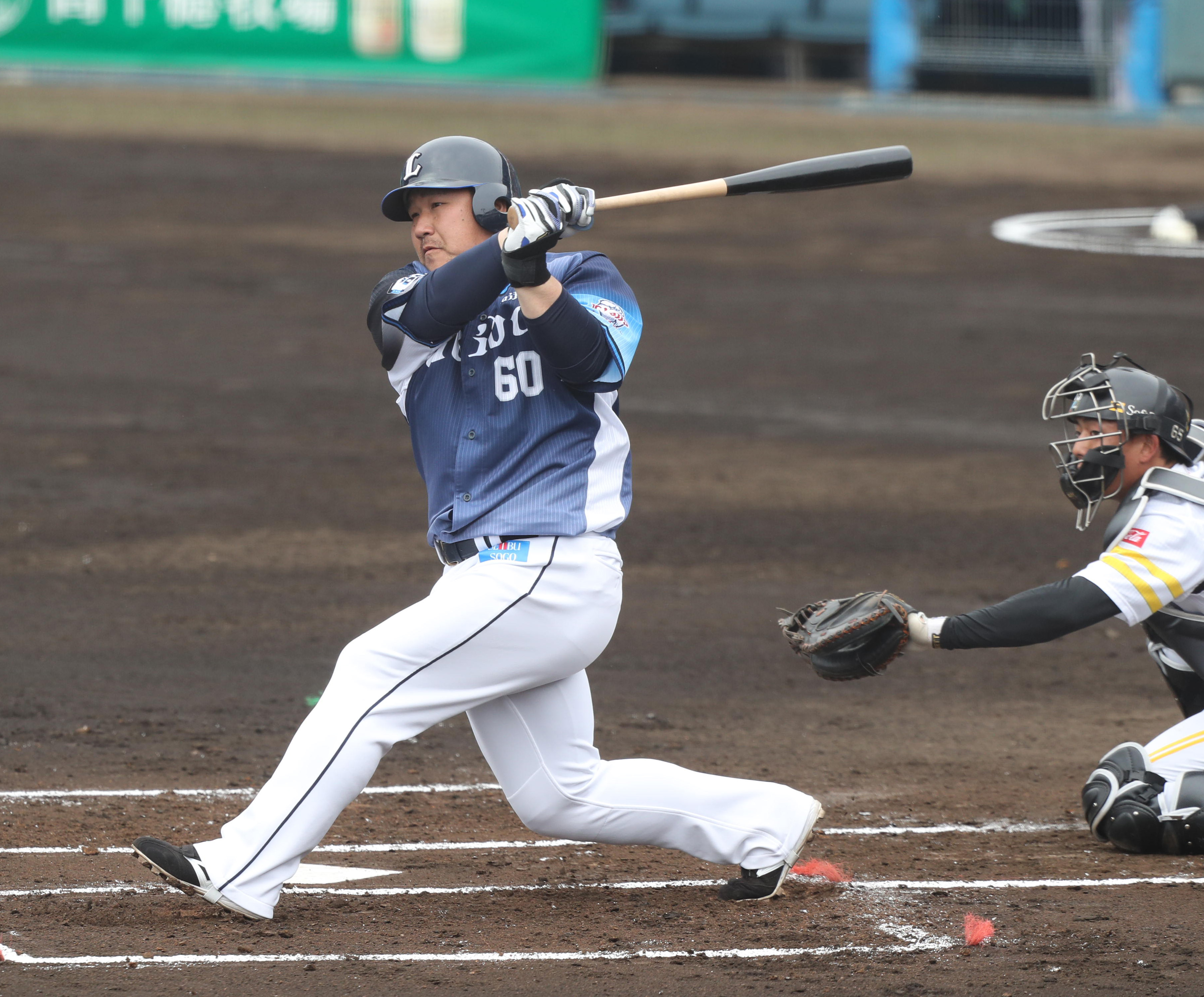38歳の西武 中村剛也が気温8度の寒さに負けず 2安打1打点に 良い形で打てている サンスポ 38歳の西武 中村剛也が気温8度の寒さに負けず 2安打1打点に 良い形で打てている サンスポ