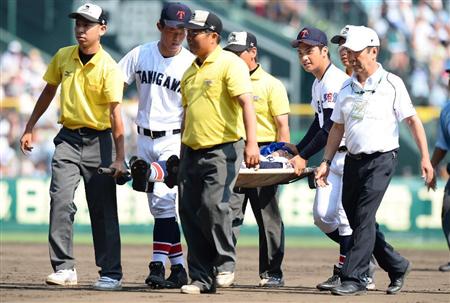 滝川二・山名、送球が直撃し顔面流血…右側頭部挫創と診断／甲子園