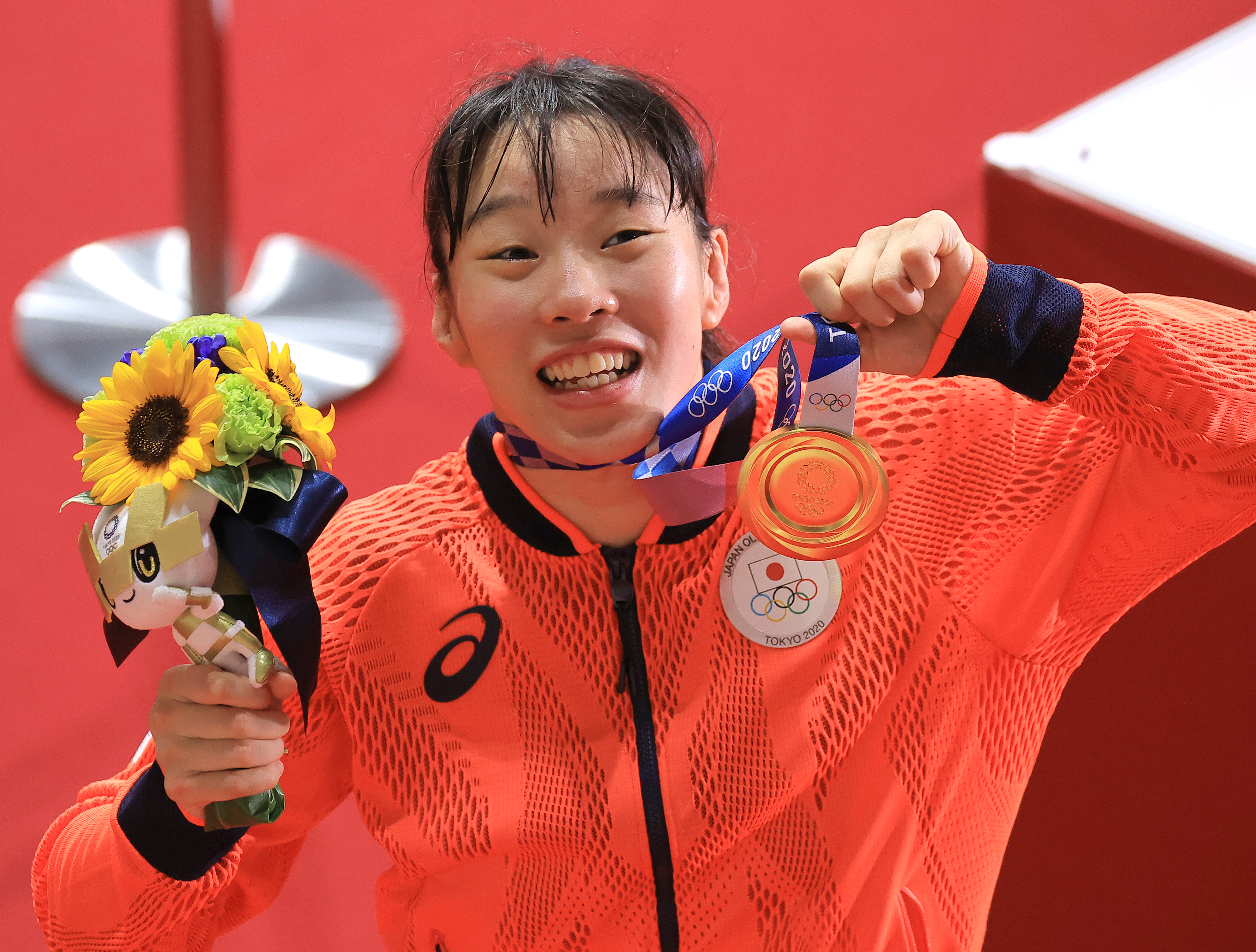 五輪『金』入江聖奈のパンチが顔面に…有働由美子「いま、当たったよ