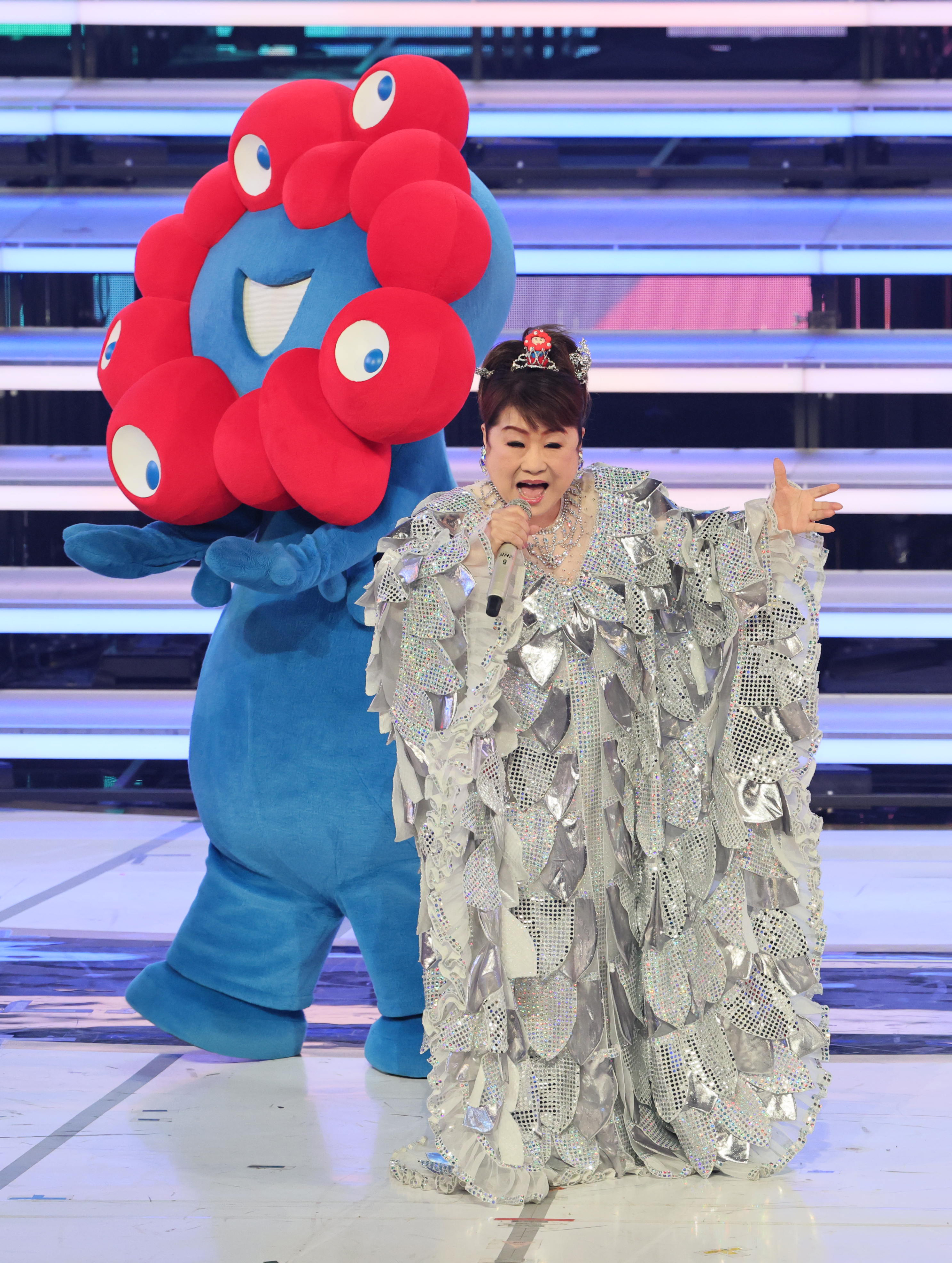 紅白速報③天童よしみの歌でミャクミャクがキレキレダンス、M!LKはSNS