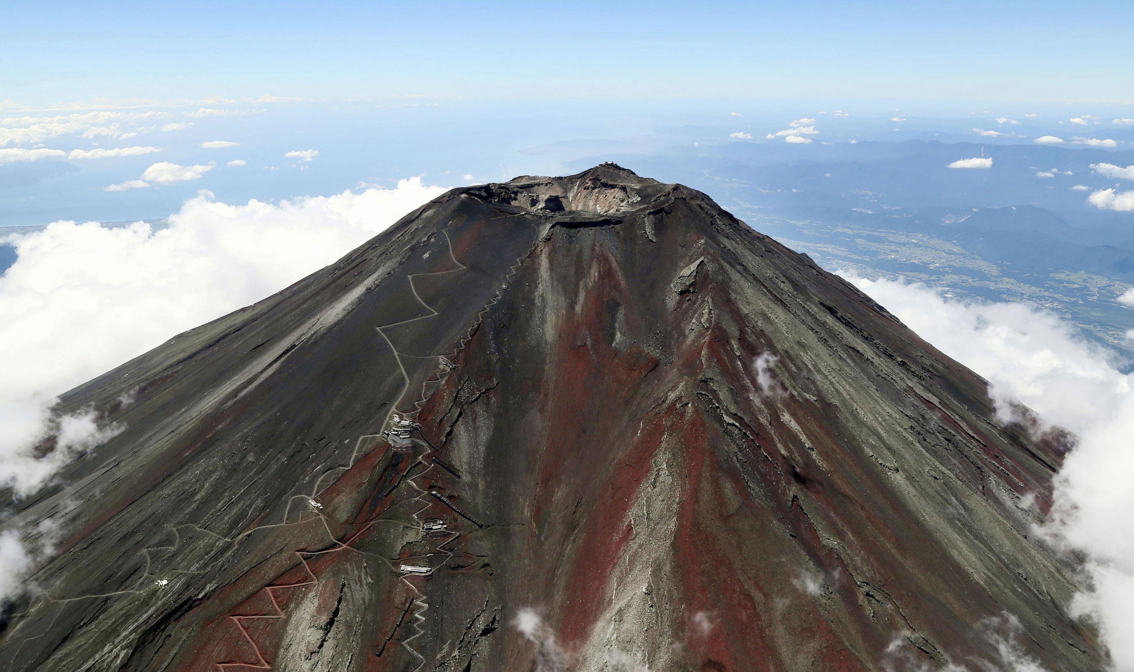 富士山5合目での規制要請 山小屋「道での仮眠多発」 - 産経ニュース