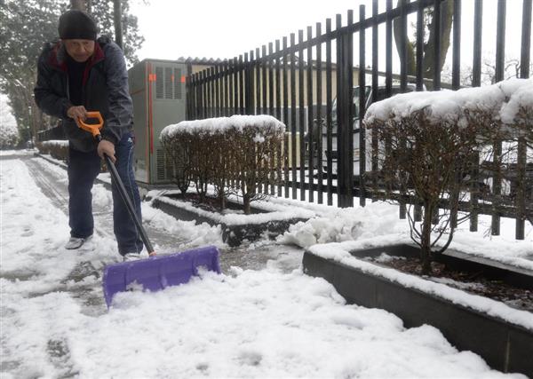 大雪 茨城県内の広い範囲で雪 交通事故１７３件 けが１４人 水戸で積雪１０センチ スリップ相次ぐ 2 2ページ 産経ニュース