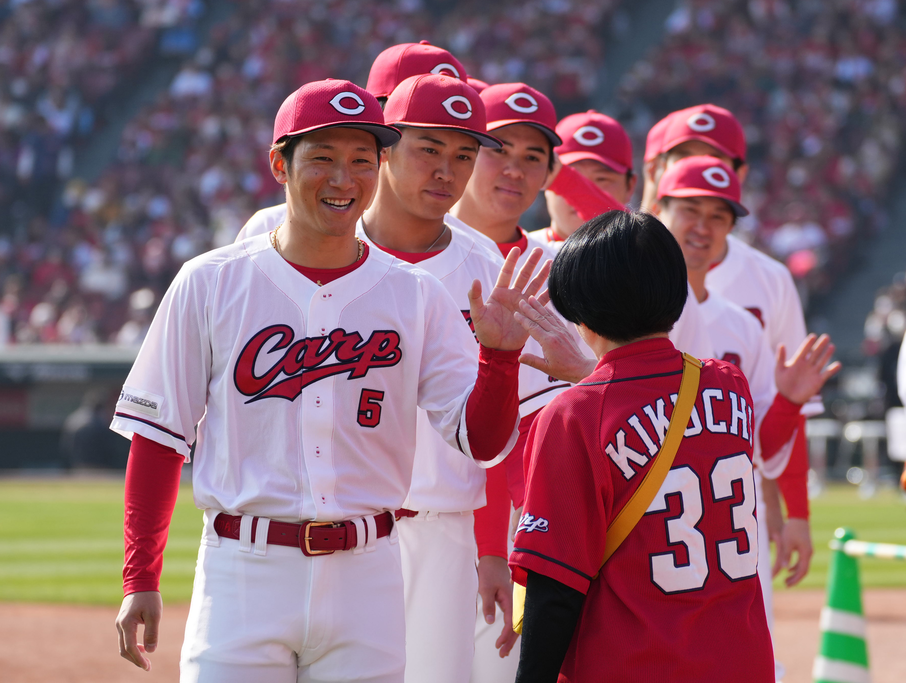 広島からオリックス移籍の西川龍馬がファン感に登場 宇草はオリックスの応援歌で盛り上げる - サンスポ