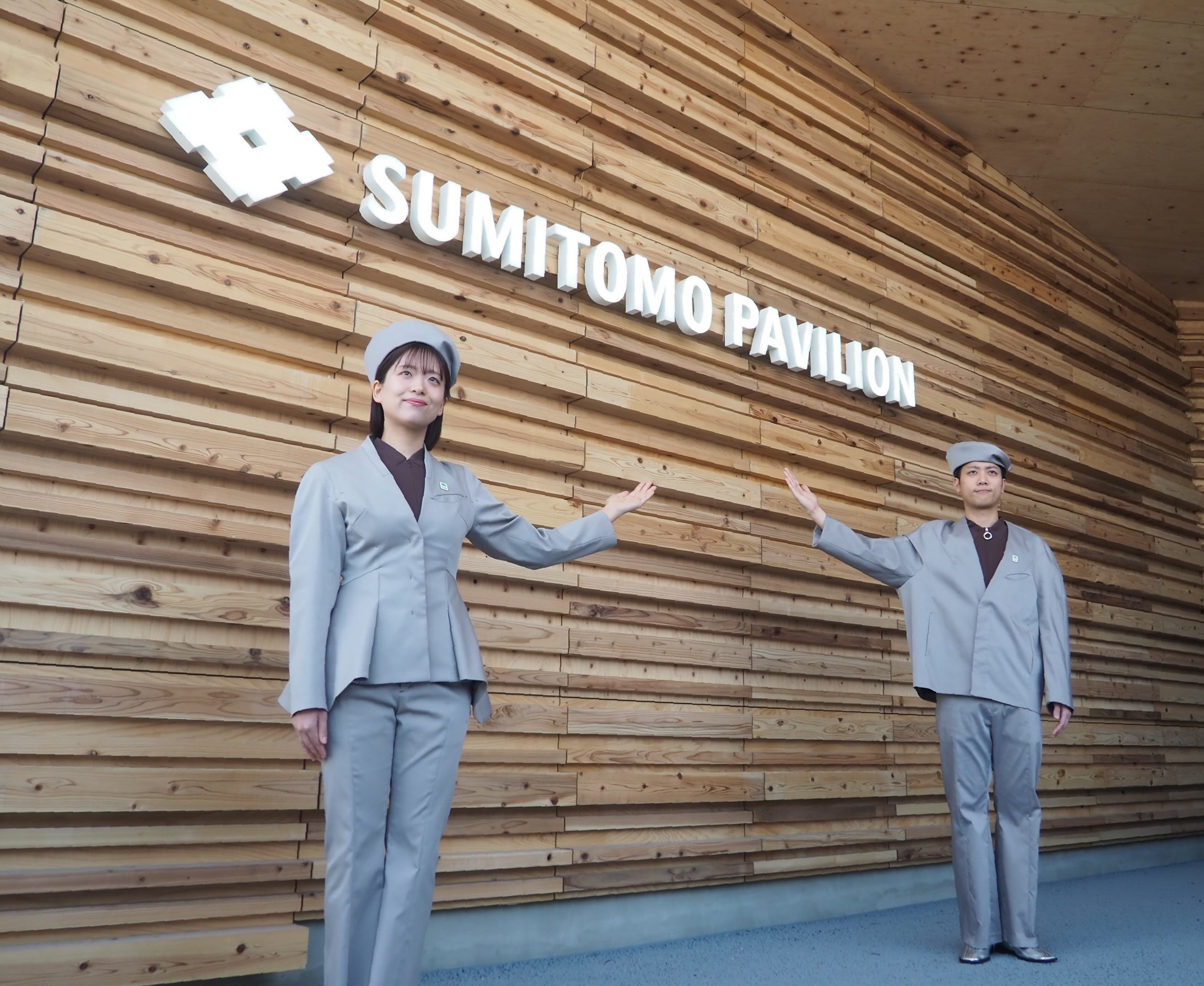 住友館 森の飾り団扇 ヒノキ ネイビー 大阪関西万博 2025 ディスプレイ