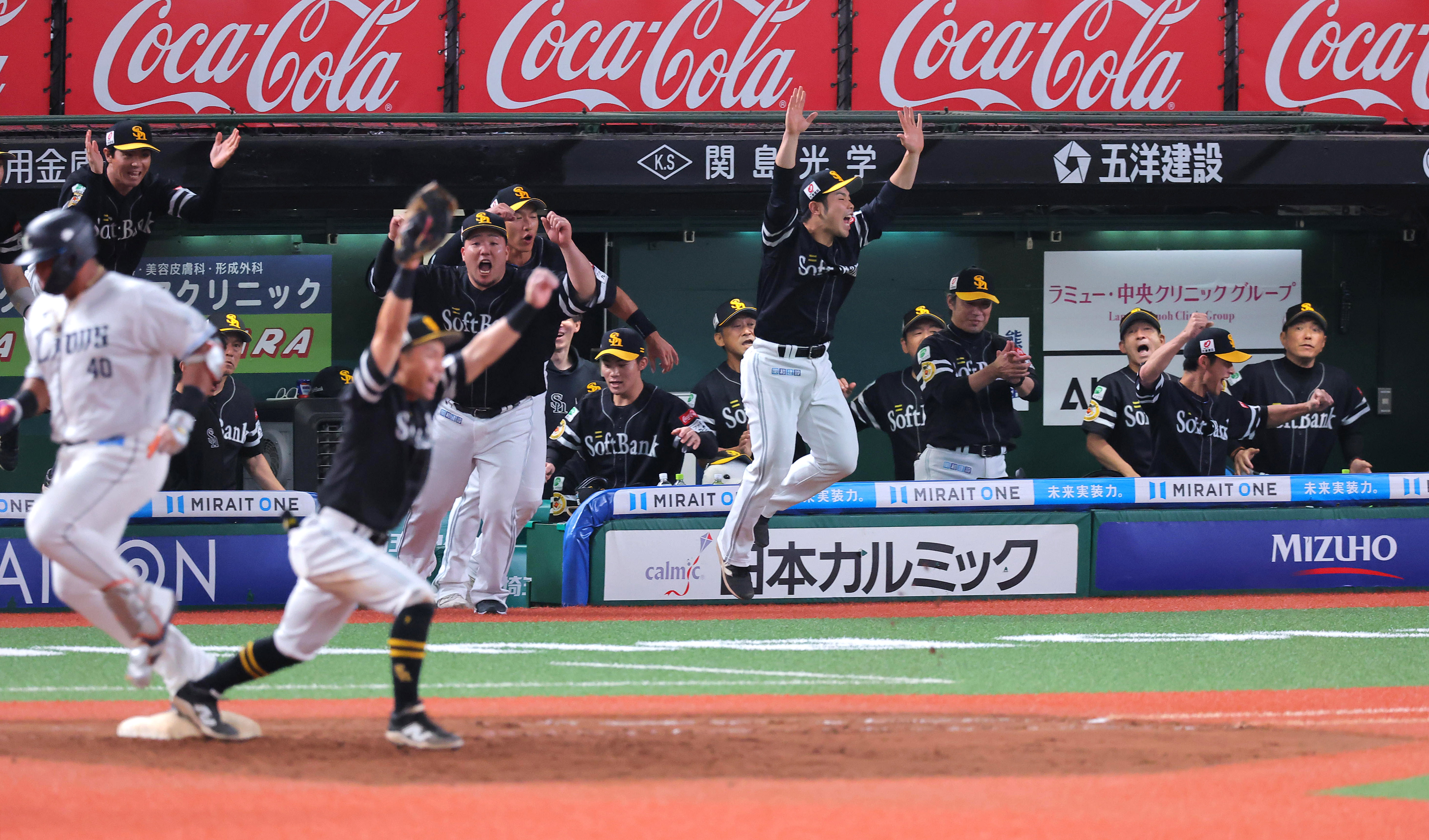 ソフトバンクがパ・リーグ連覇 21度目のV 2位日本ハムとのデッドヒート