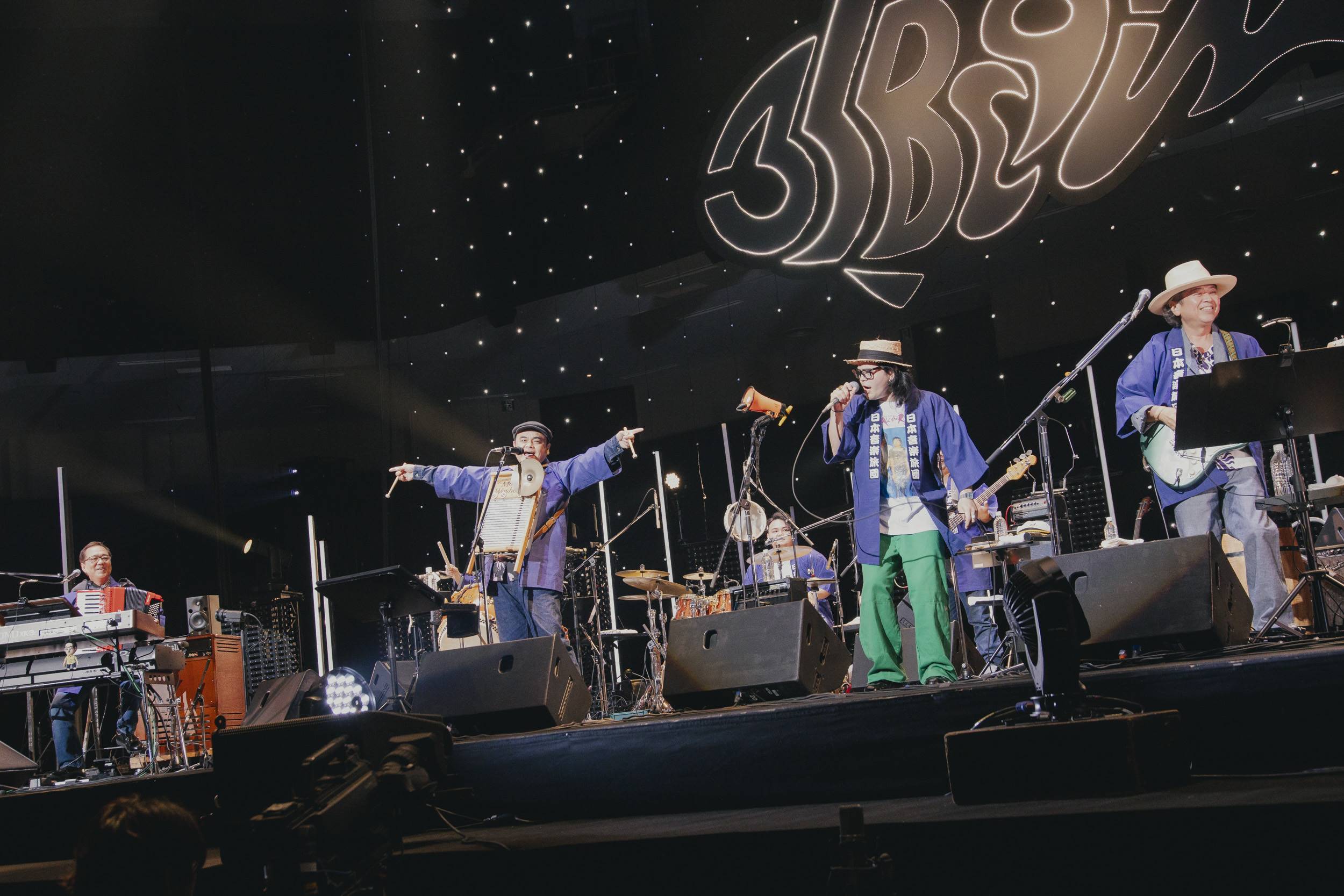 BEGIN、日本武道館でデビュー35周年ライブ ファンと盛大に〝お祭り〟で