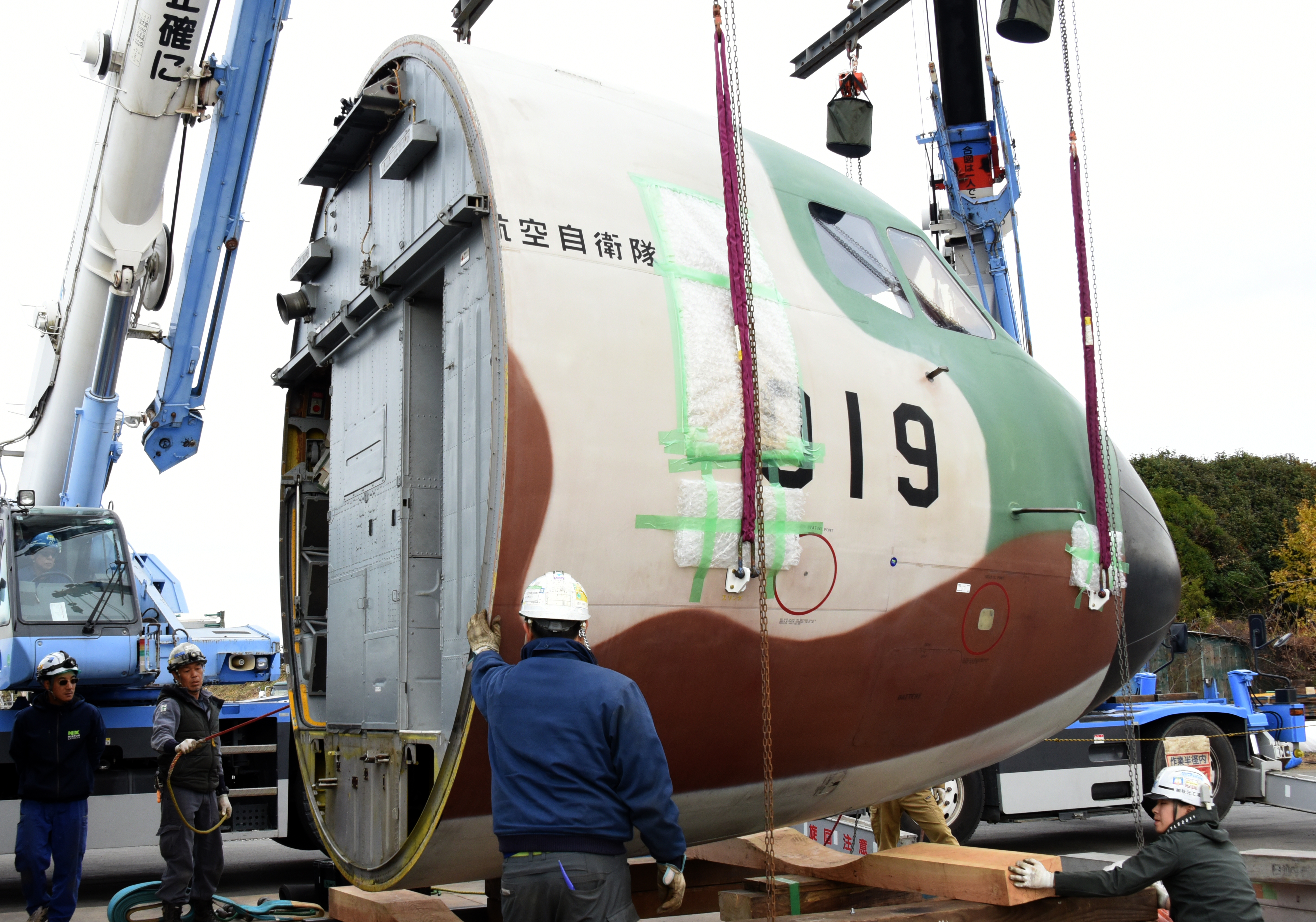 動画】空自C1輸送機を分解、機首は所沢航空発祥記念館で展示へ - 産経