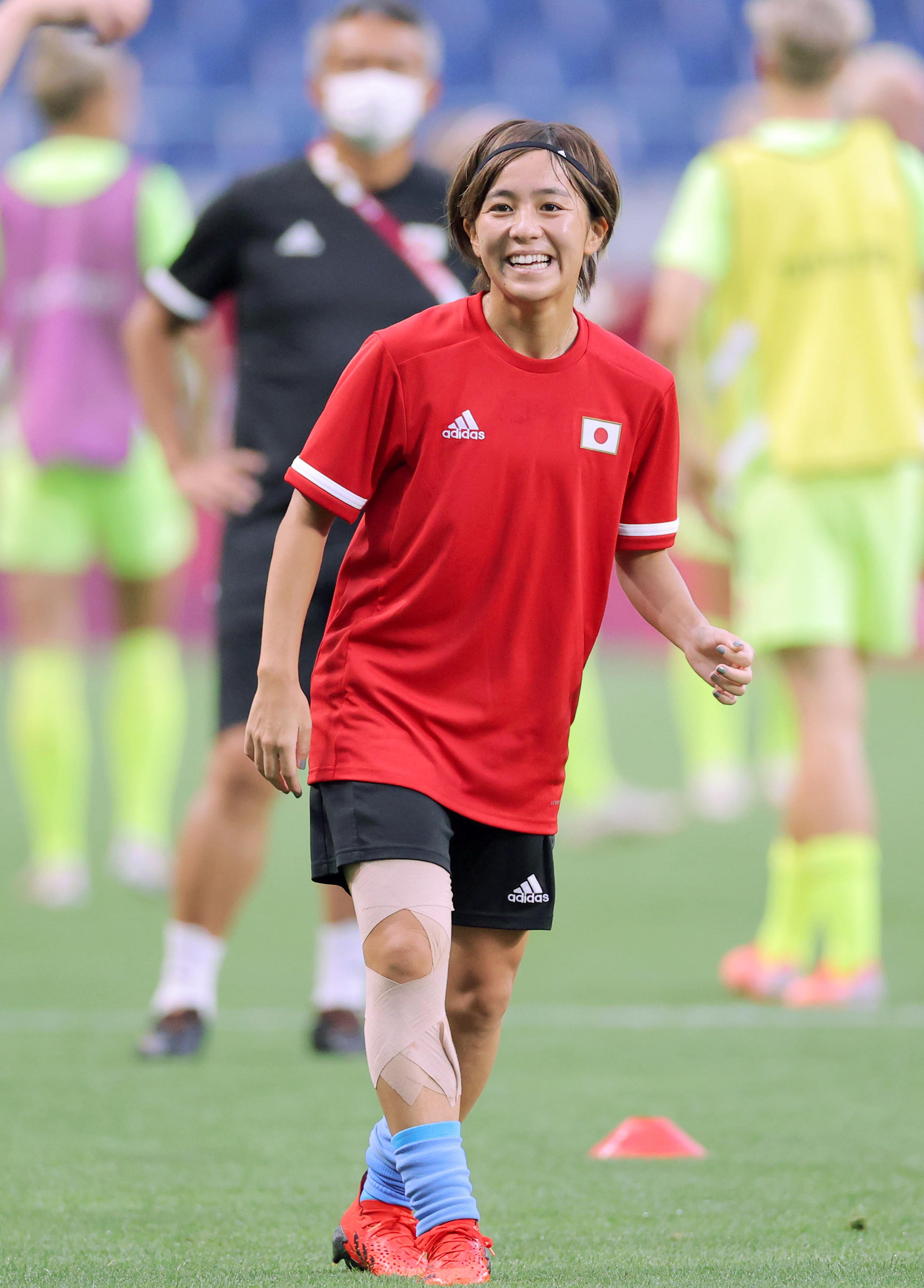 岩渕真奈さんが澤穂希さんと女子サッカー普及活動参加 8日引退会見