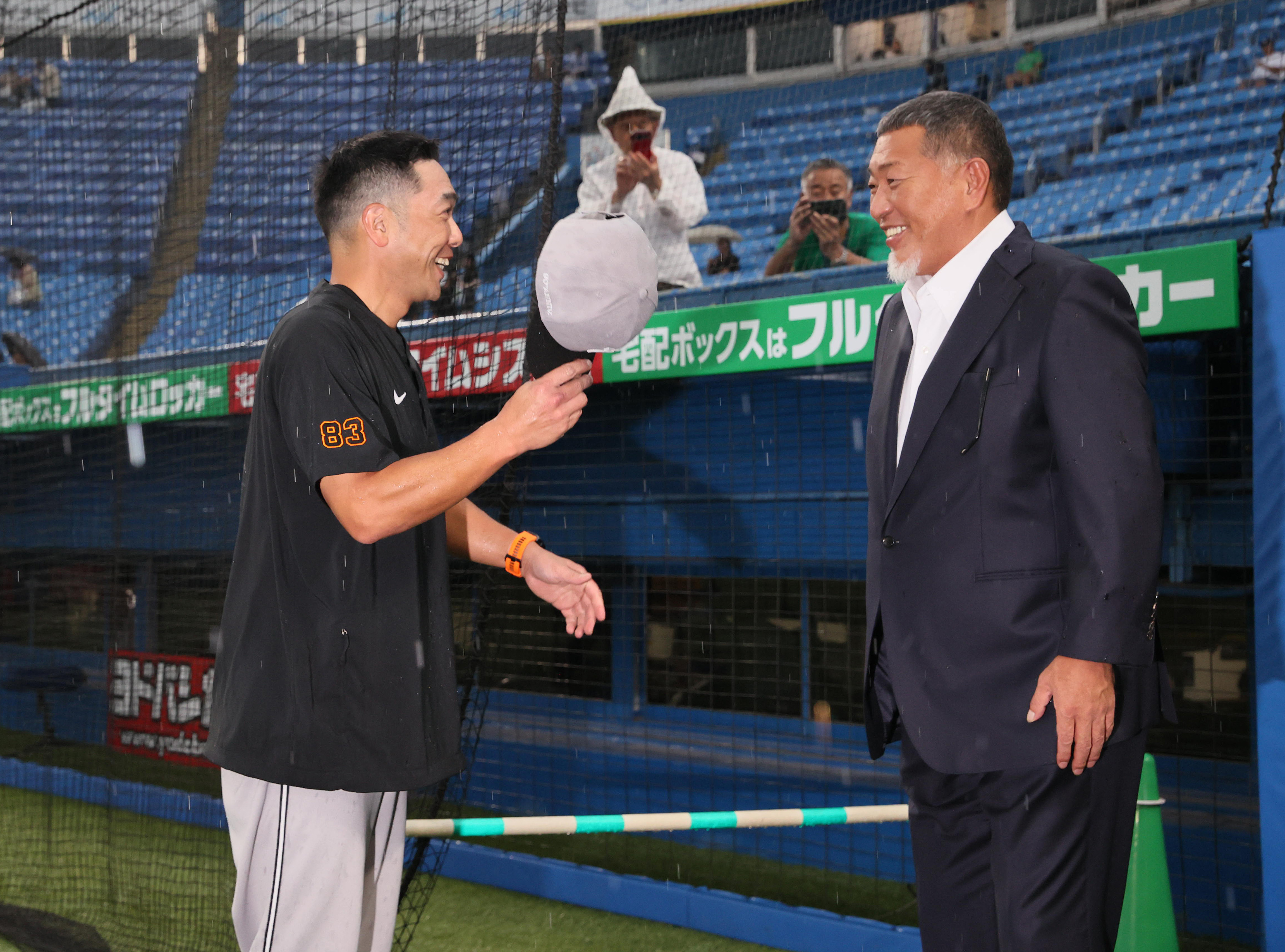 清原和博氏が巨人を電撃訪問！神宮球場で阿部慎之助とガッチリ握手