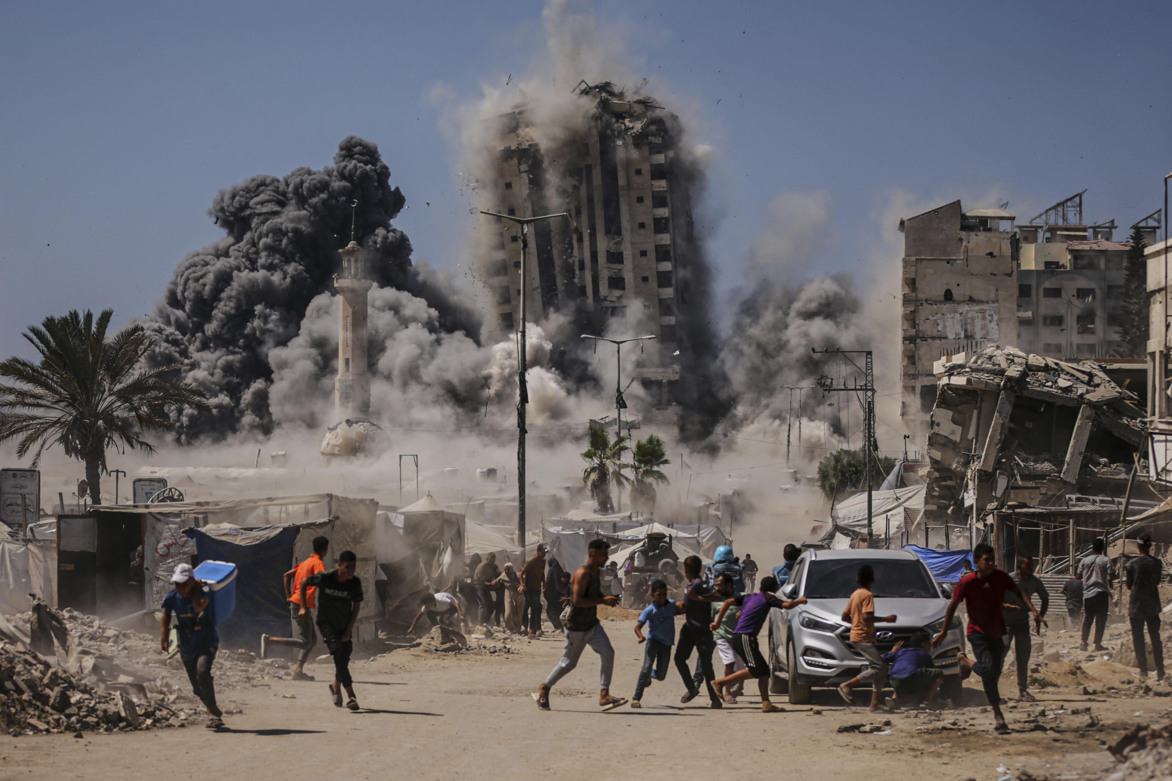 イスラエル「地獄の扉が開いた」 ガザの住民密集地へ攻勢強化、高層