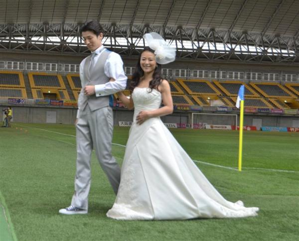 元なでしこジャパンの川上さん ピッチで結婚式 神戸 ノエビアスタジアム 産経ニュース