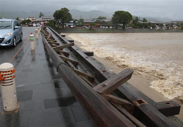 台風２１号 京都でも被害相次ぐ 嵐山 渡月橋の欄干 歩道側に倒壊 各地で１５人けが 産経ニュース
