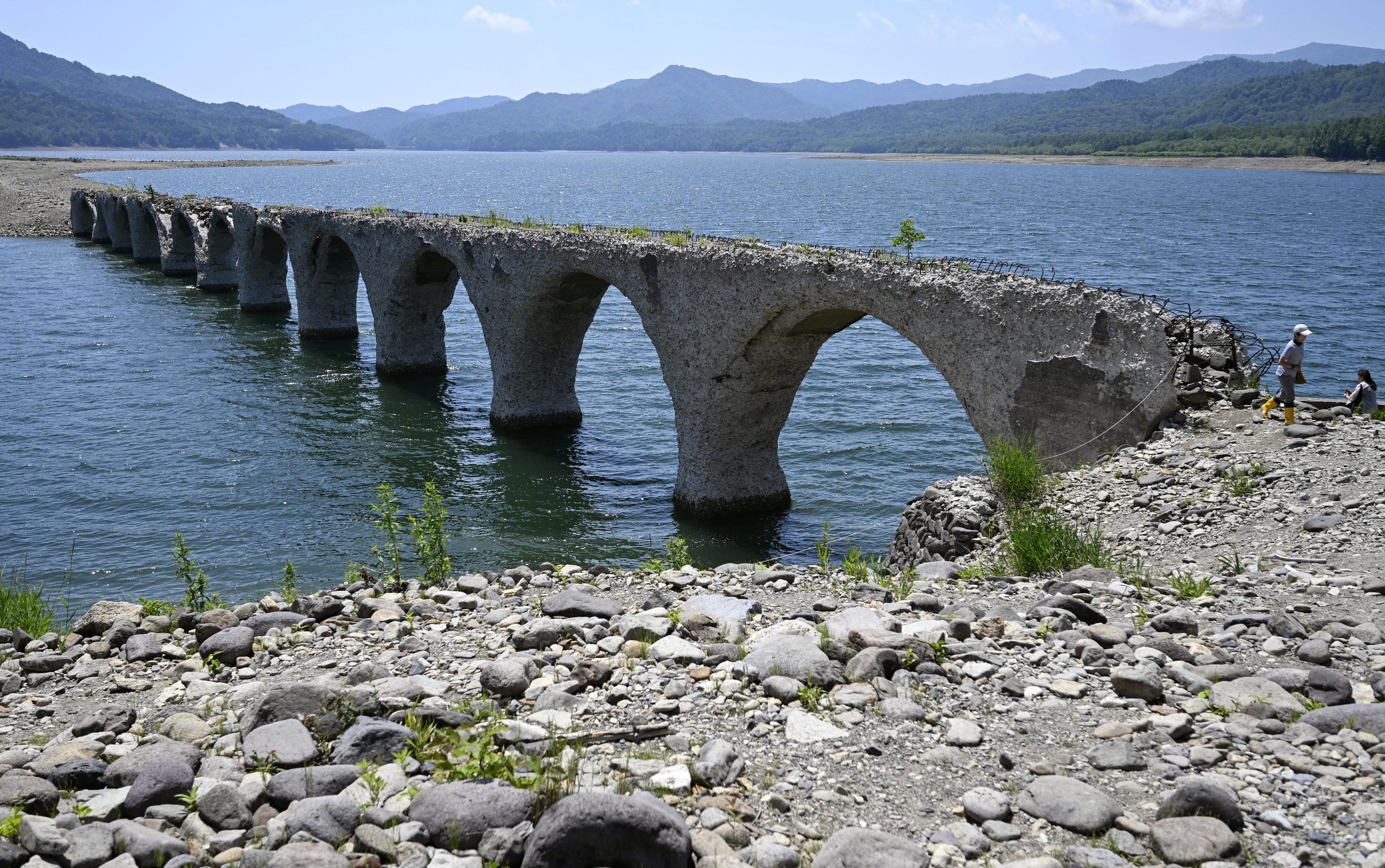 水彩画 風景画 タウシュベツ橋梁 特価 水彩画 タウシュベツ橋梁 風景画