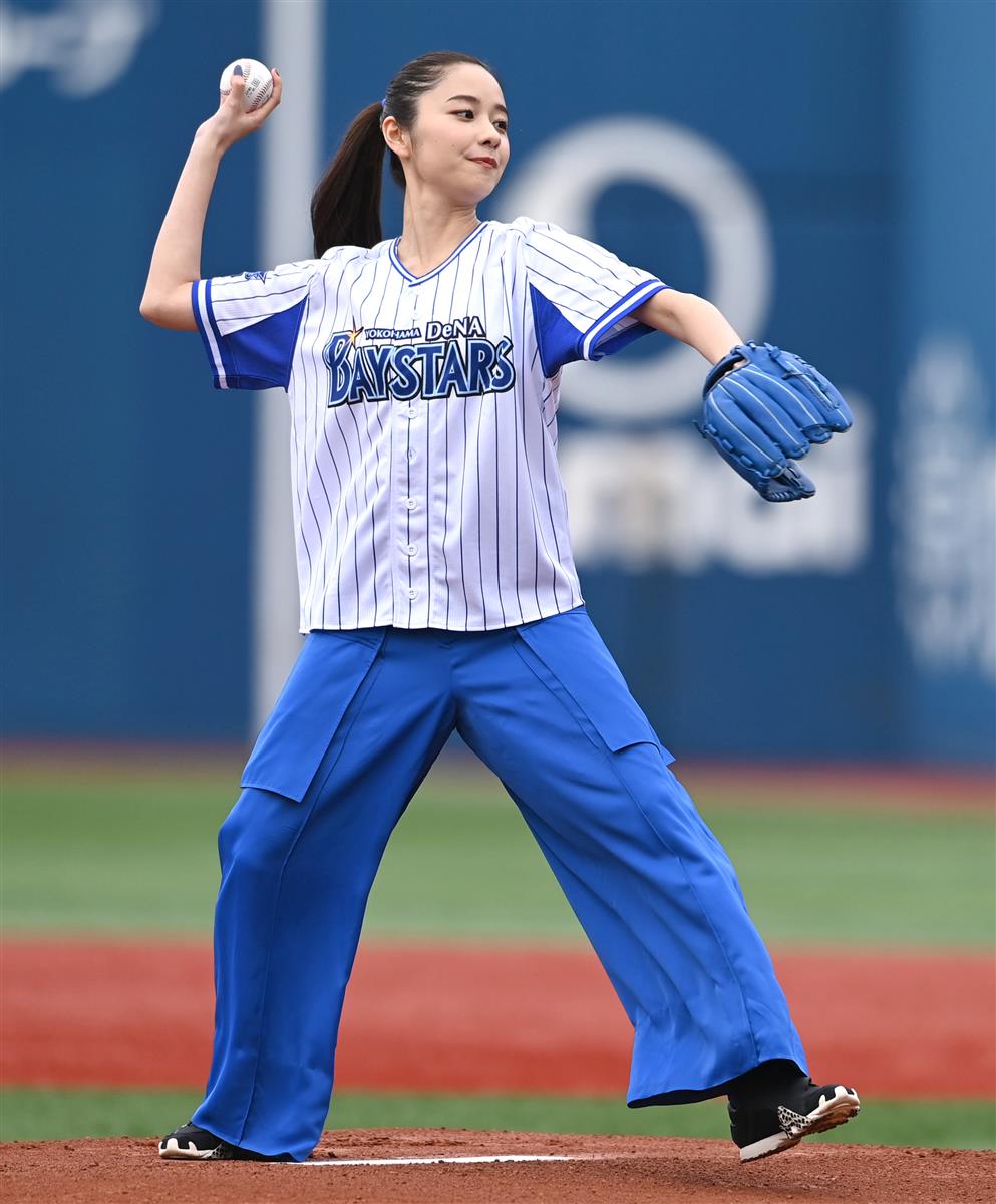 女優、堀田真由がＤｅＮＡ戦で始球式 「光栄でした」 - サンスポ