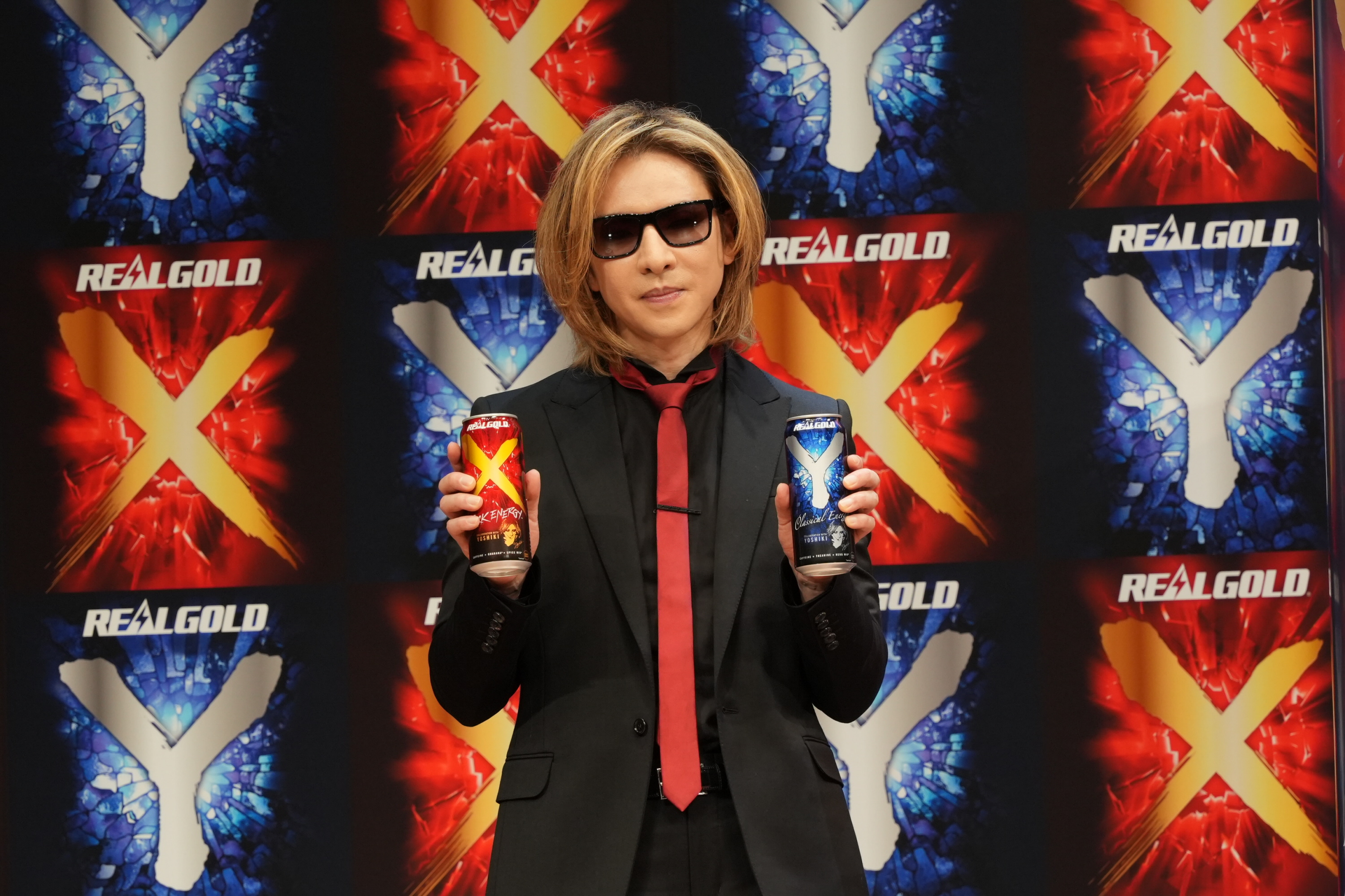 ＹＯＳＨＩＫＩが作った『リアルゴールド Ｘ／Ｙ』 日本コカ・コーラ社とコラボ「時間がかかったので、感無量」（1/2ページ） - サンスポ