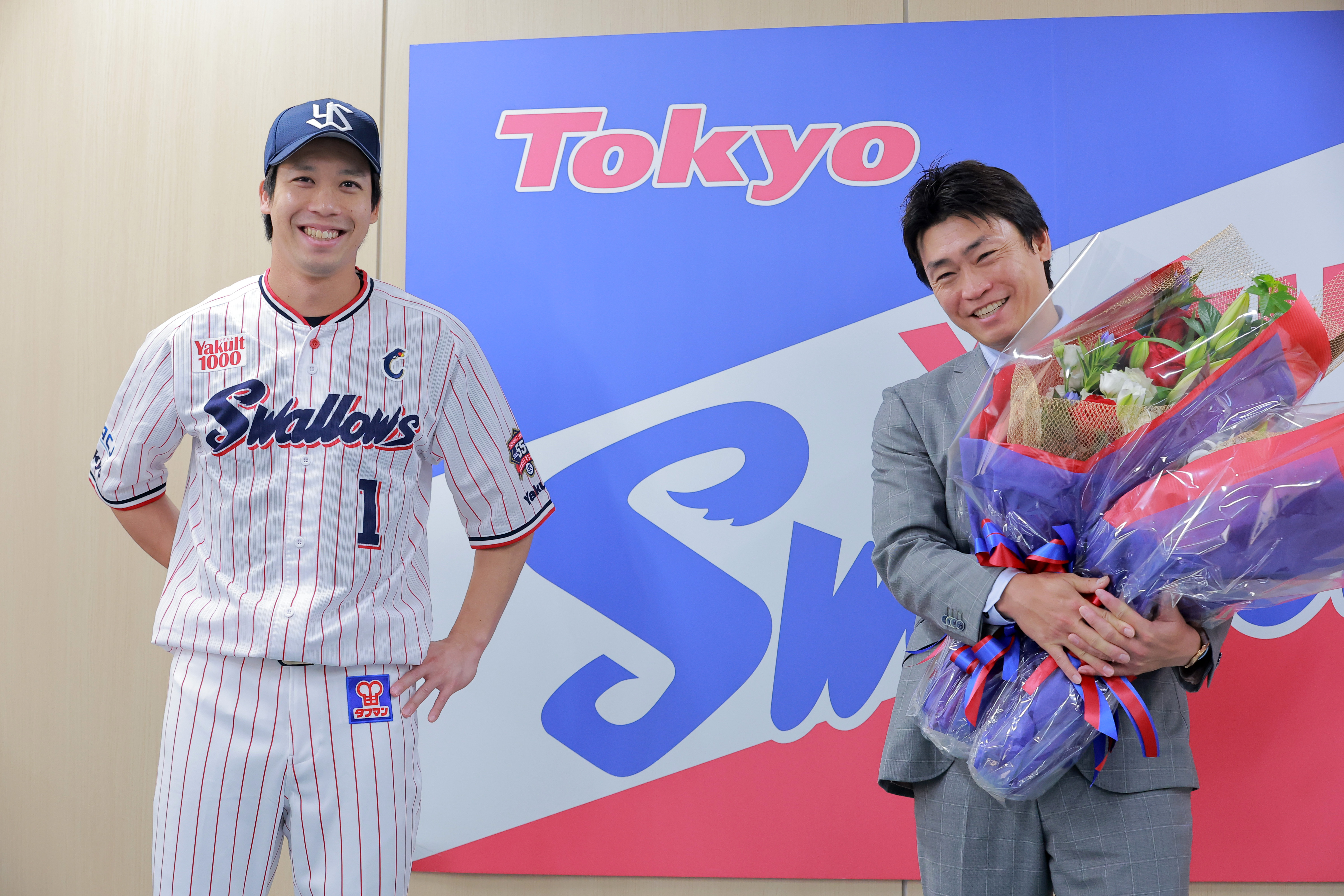 イケメンの新ユニ姿が「1番似合ってる」 爽やかブルーで決め顔…X
