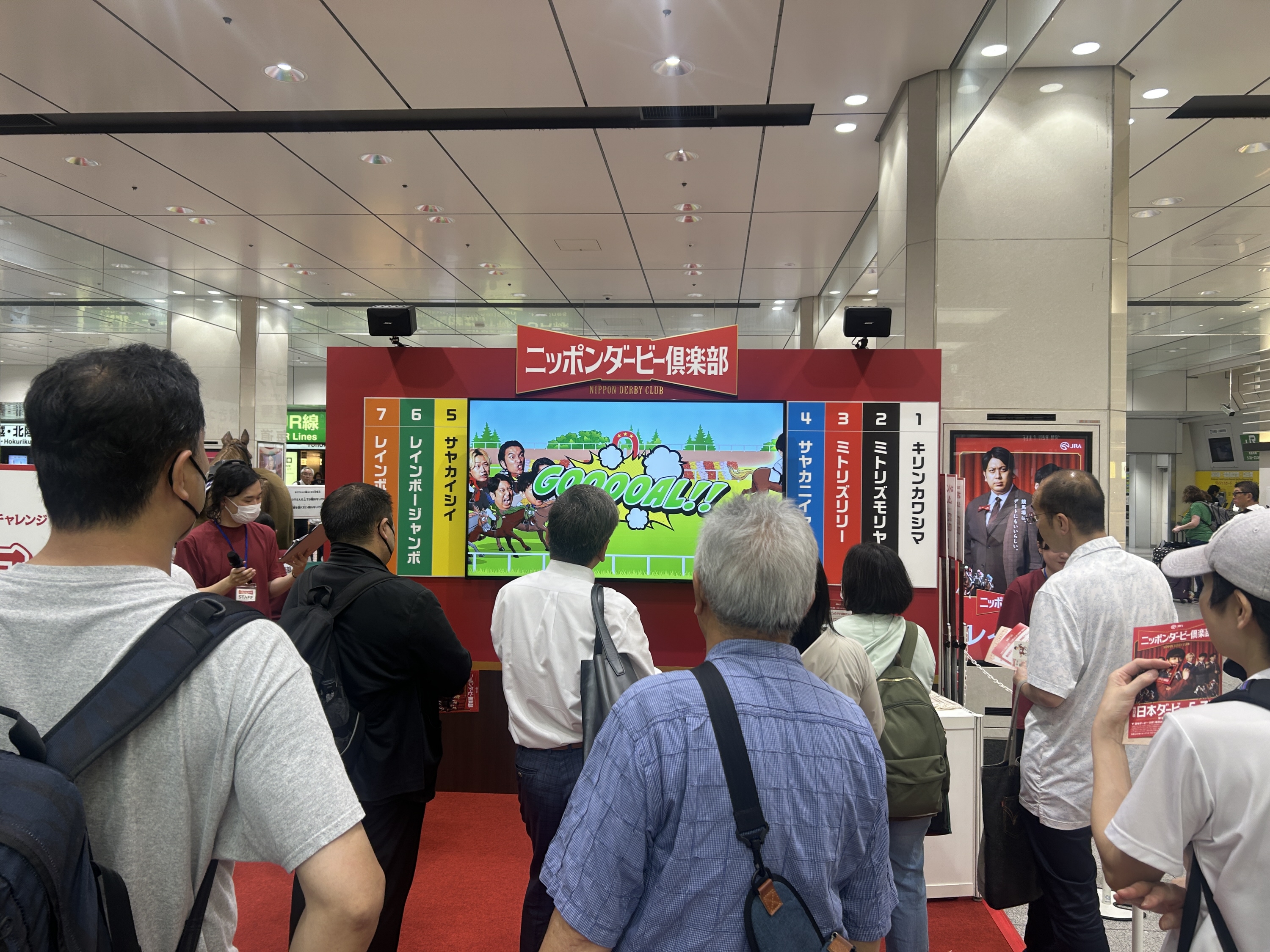 東京・八重洲に動く「ロイヤルファミリー号」馬ロボが登場！ 「街ナカ