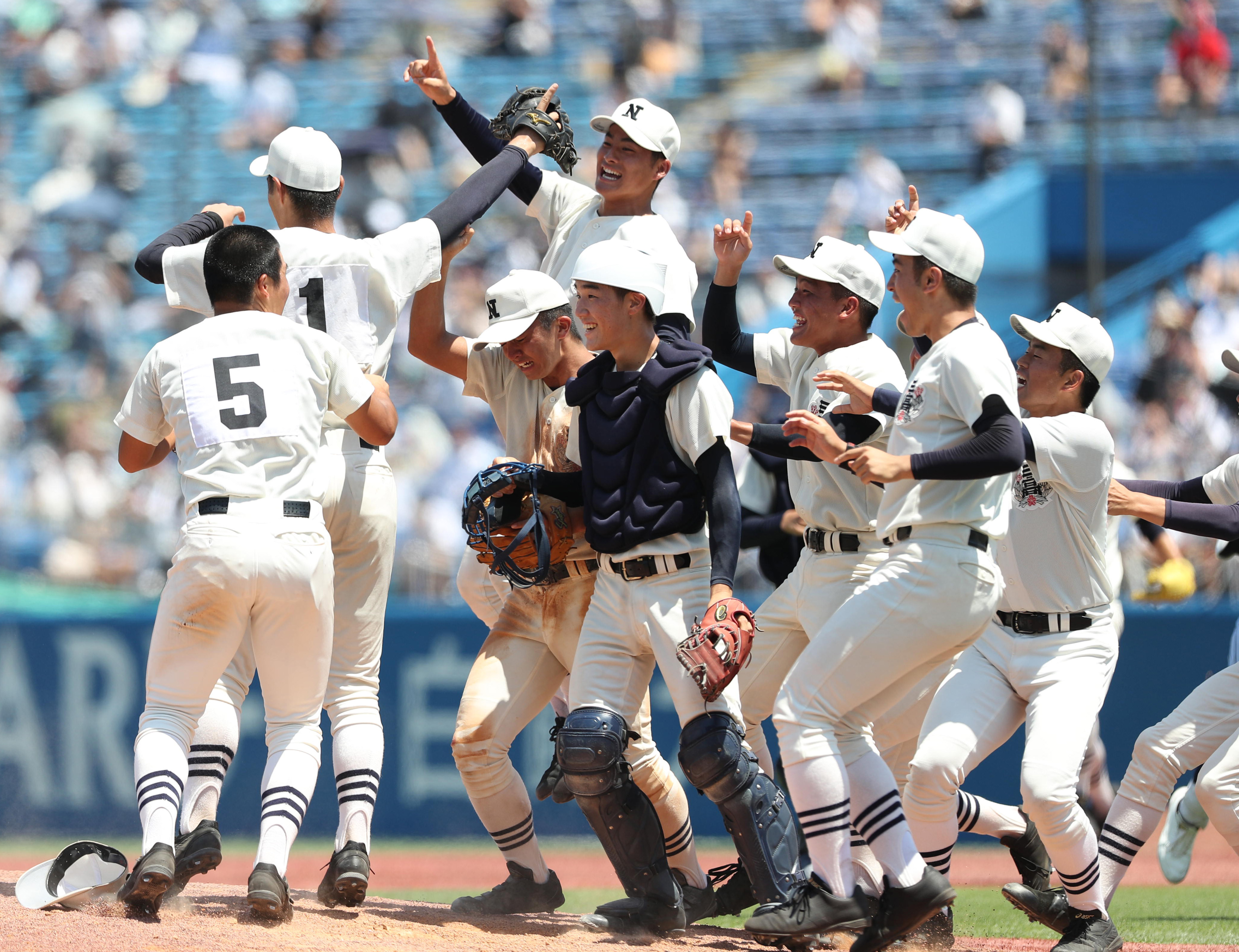 日大三４年ぶりＶ 昨秋コールド負けから一丸で再建 「一番長い夏に」／西東京大会（1/2ページ） - サンスポ