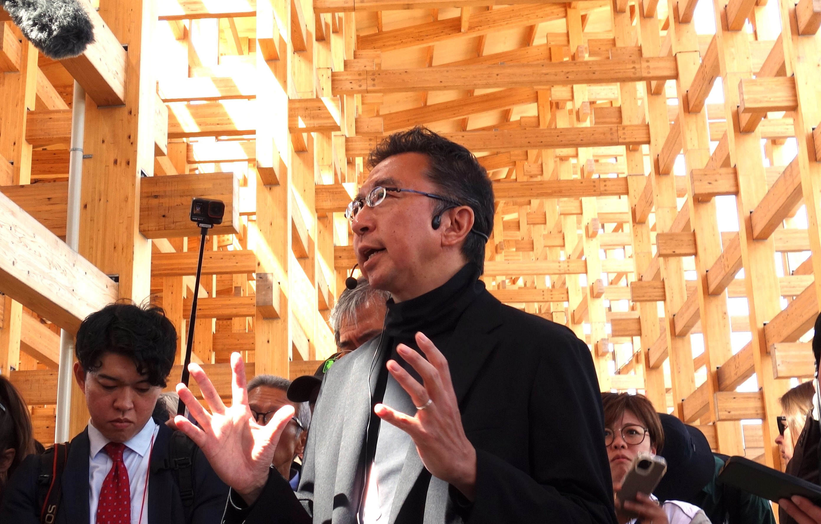 屋上庭園の芝生に寝転んで、夕日を眺めて」設計者・藤本壮介氏が語る