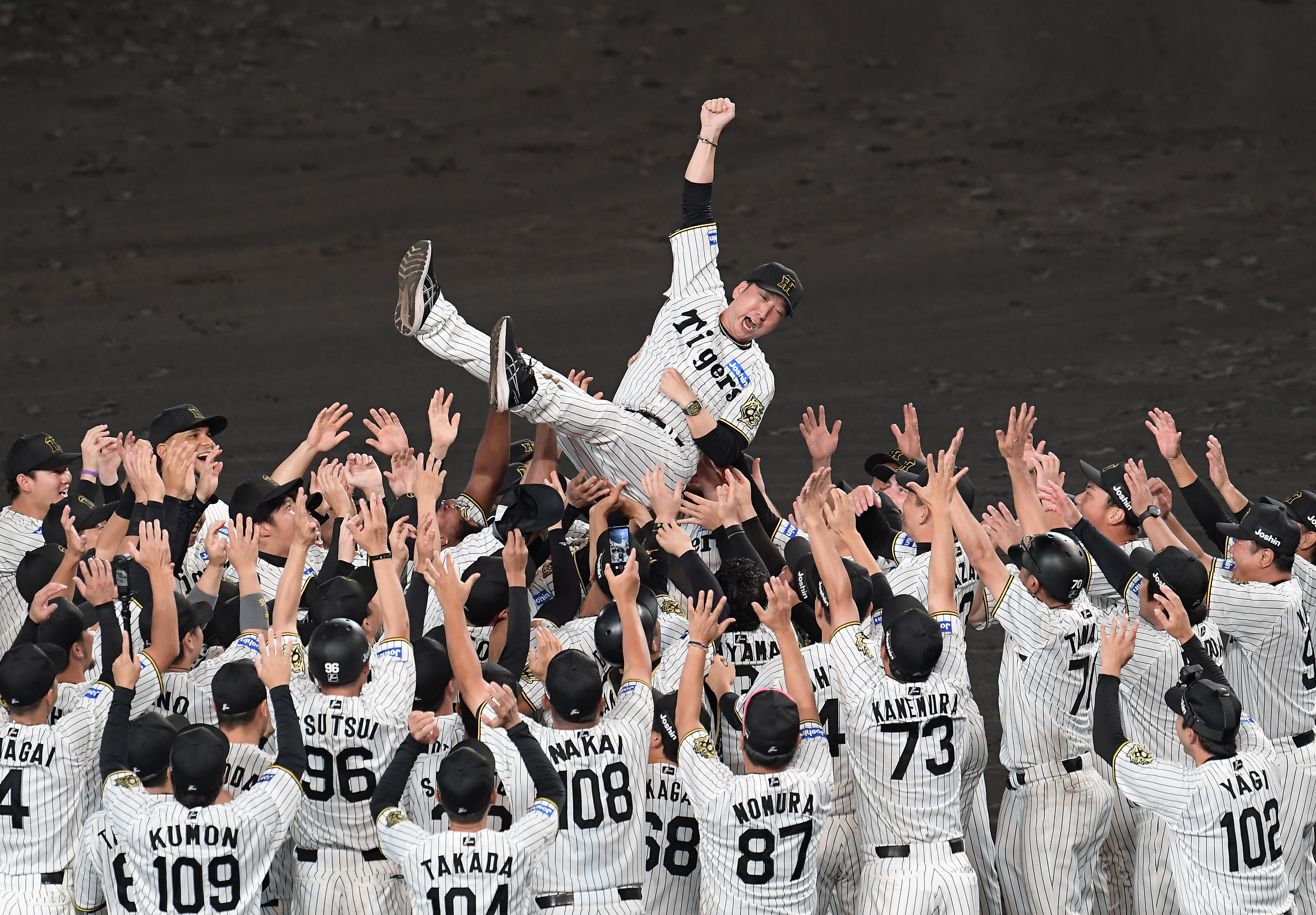 【監督就任記念超激レア品】阪神タイガース藤川球児選手スパイク 監督就任記念超激レア品】阪神タイガース藤川球児選手スパイク 野球