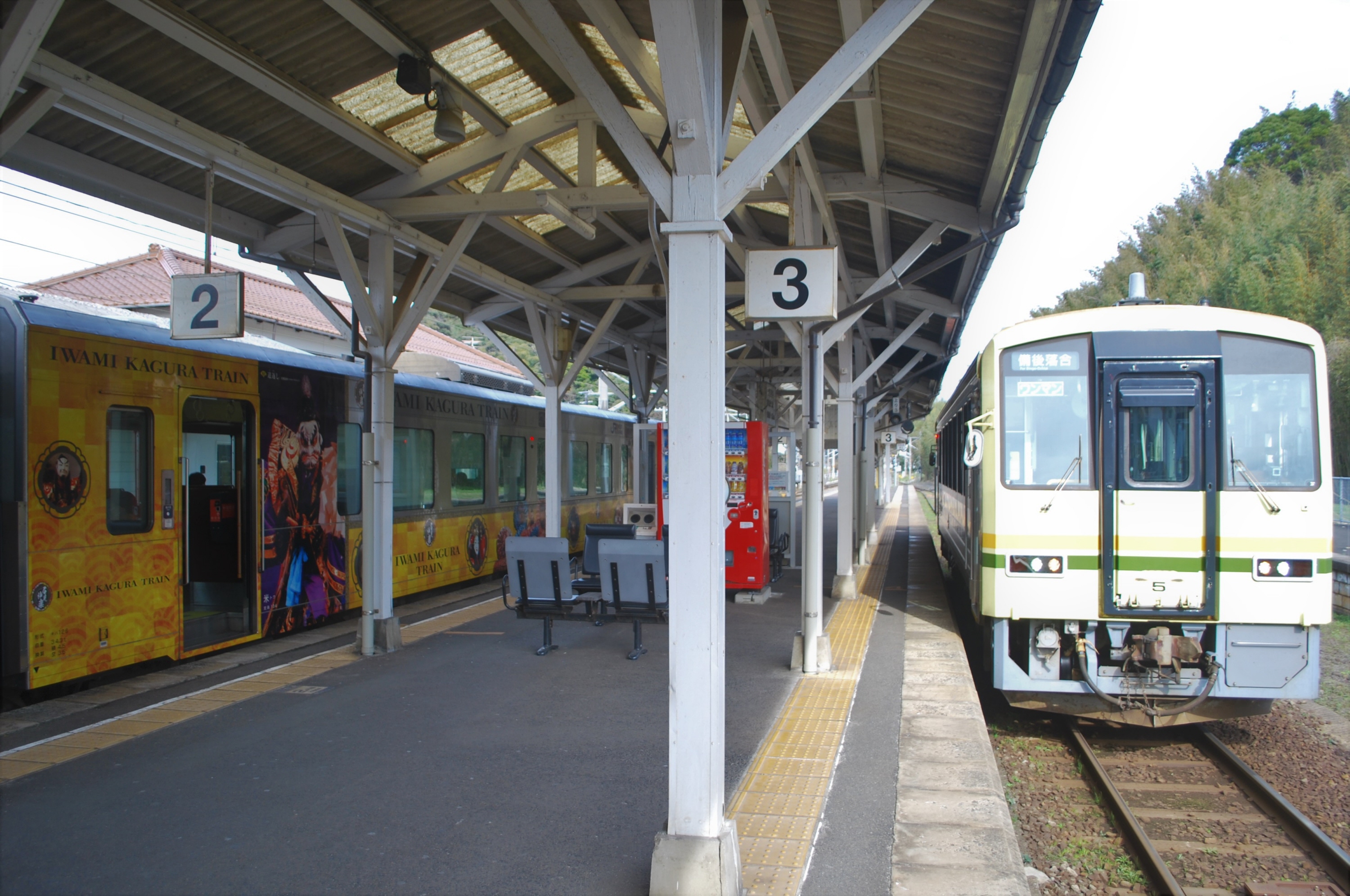 時刻表は読み物です】最長鈍行「８２４列車」たどる旅 減少していく 