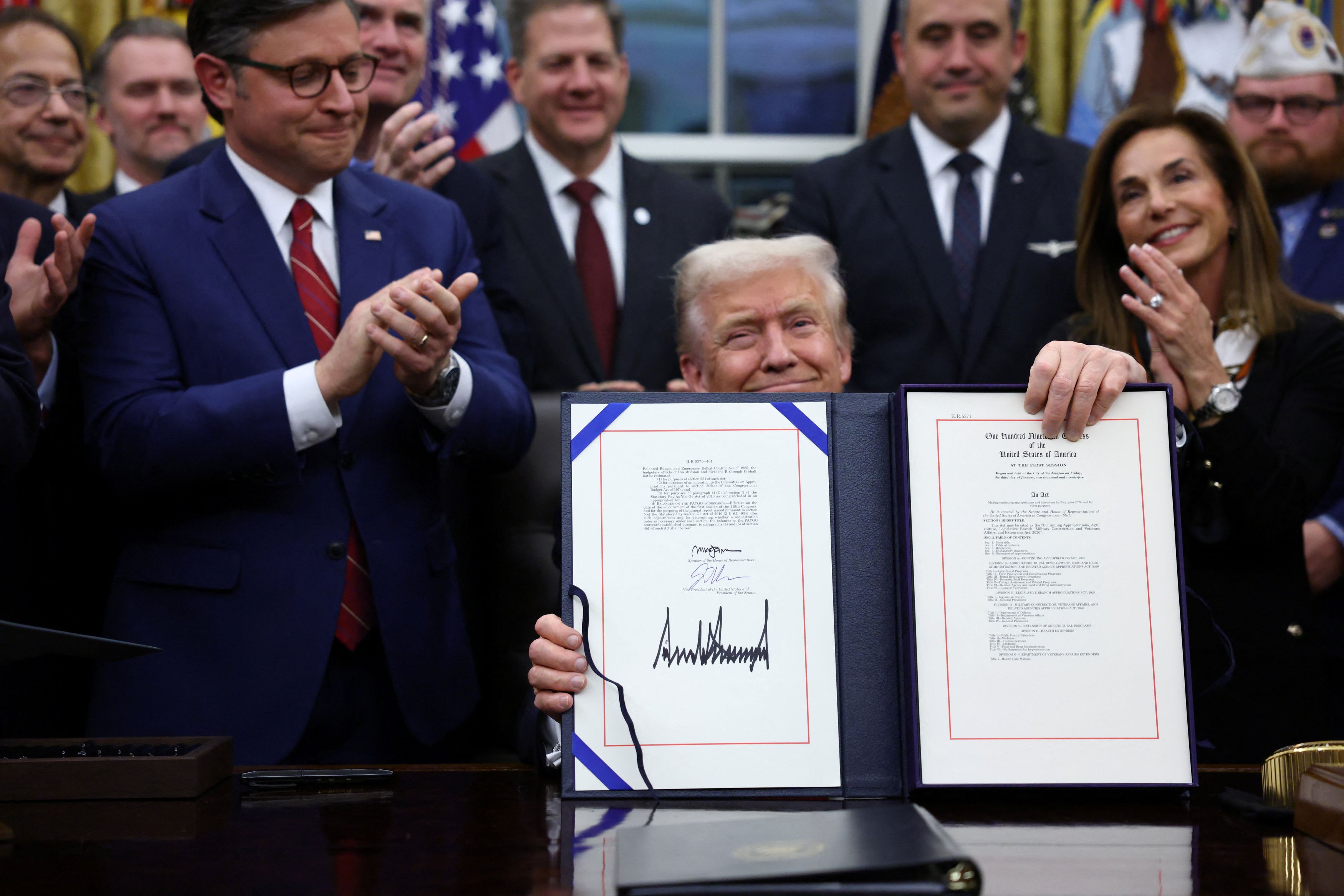 米政府閉鎖が最長の43日で終了 トランプ氏、つなぎ予算署名 重要統計に