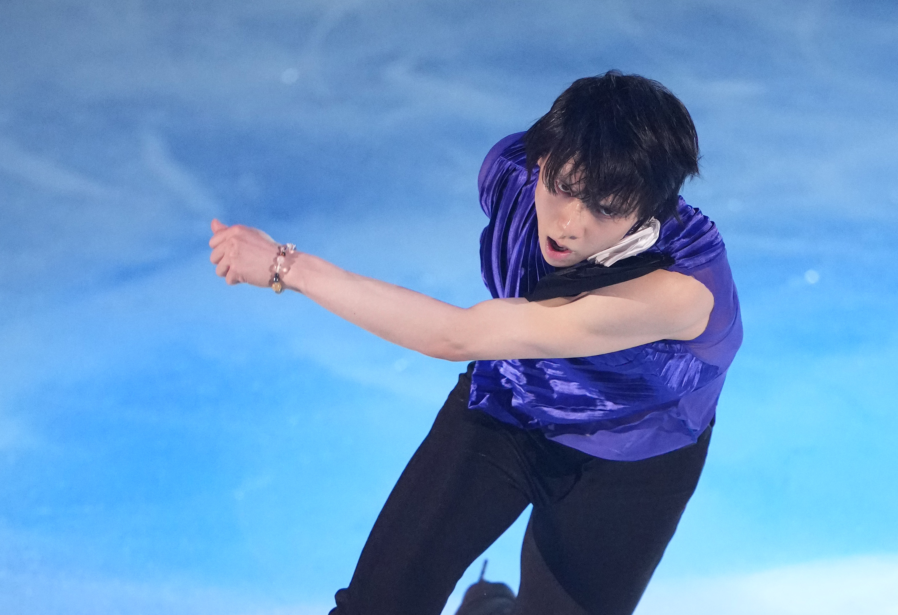 羽生結弦さん、アイスショーで中島美嘉とコラボ ５０００人超のファン