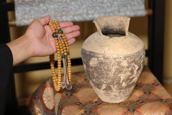 鎌倉時代の高僧・貞慶の骨か 奈良・三郷町の持聖院から出土の骨壺（1/2