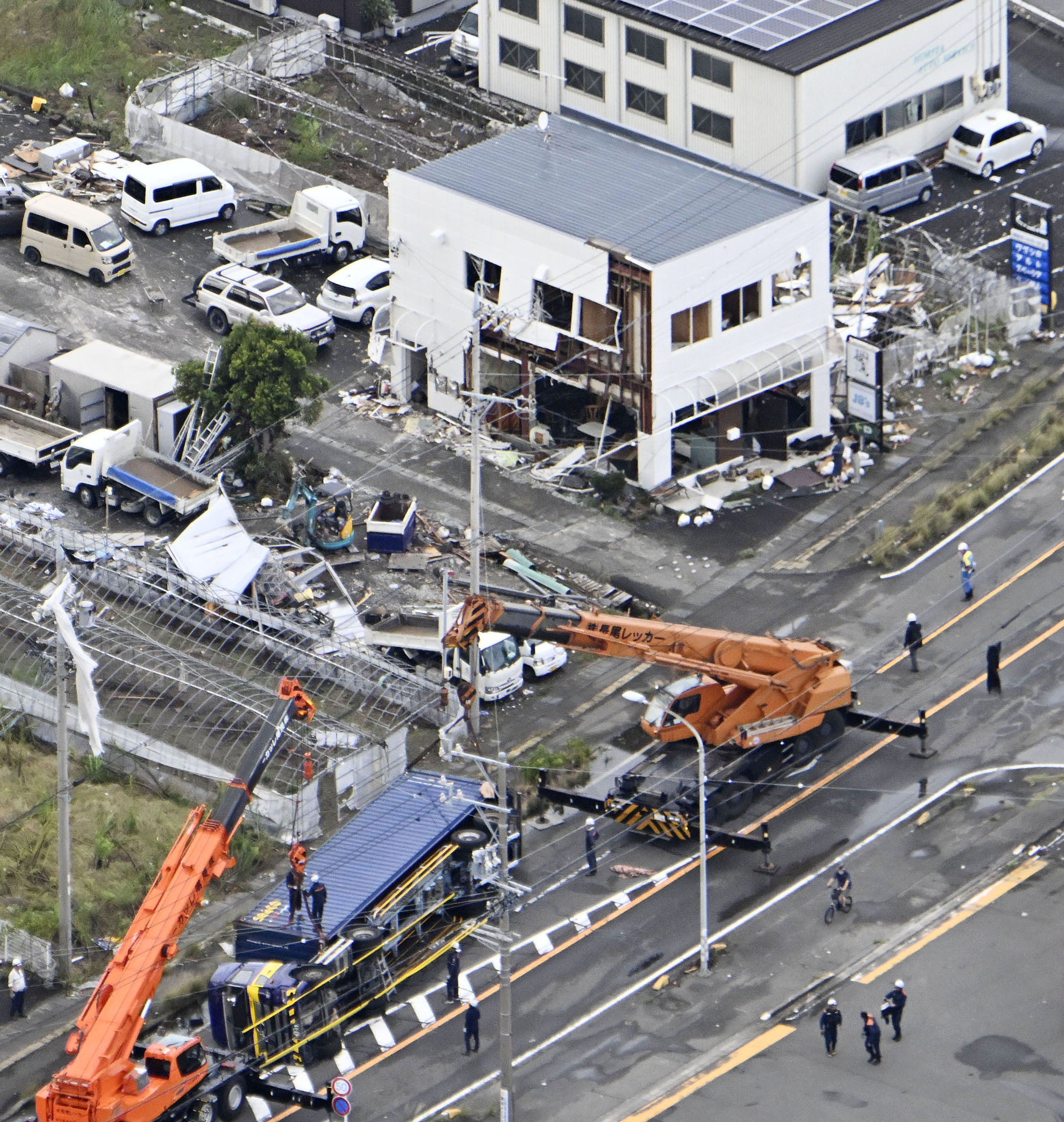 台風15号通過の静岡で突風「竜巻」か 40棟が全半壊し20人超けが