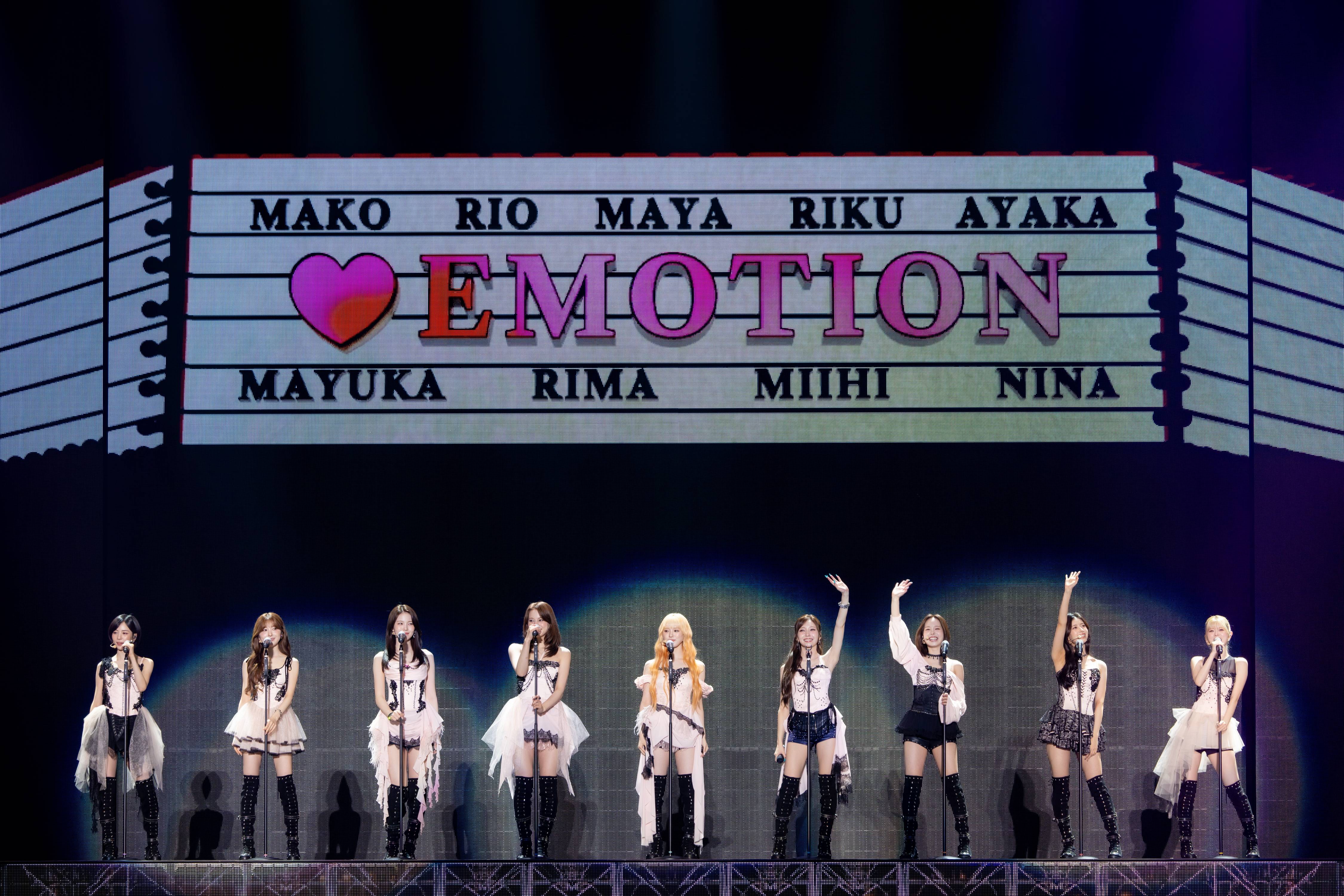 NiziU、3年半ぶりのドームツアー完走！西野カナサプライズ登場＆家族の