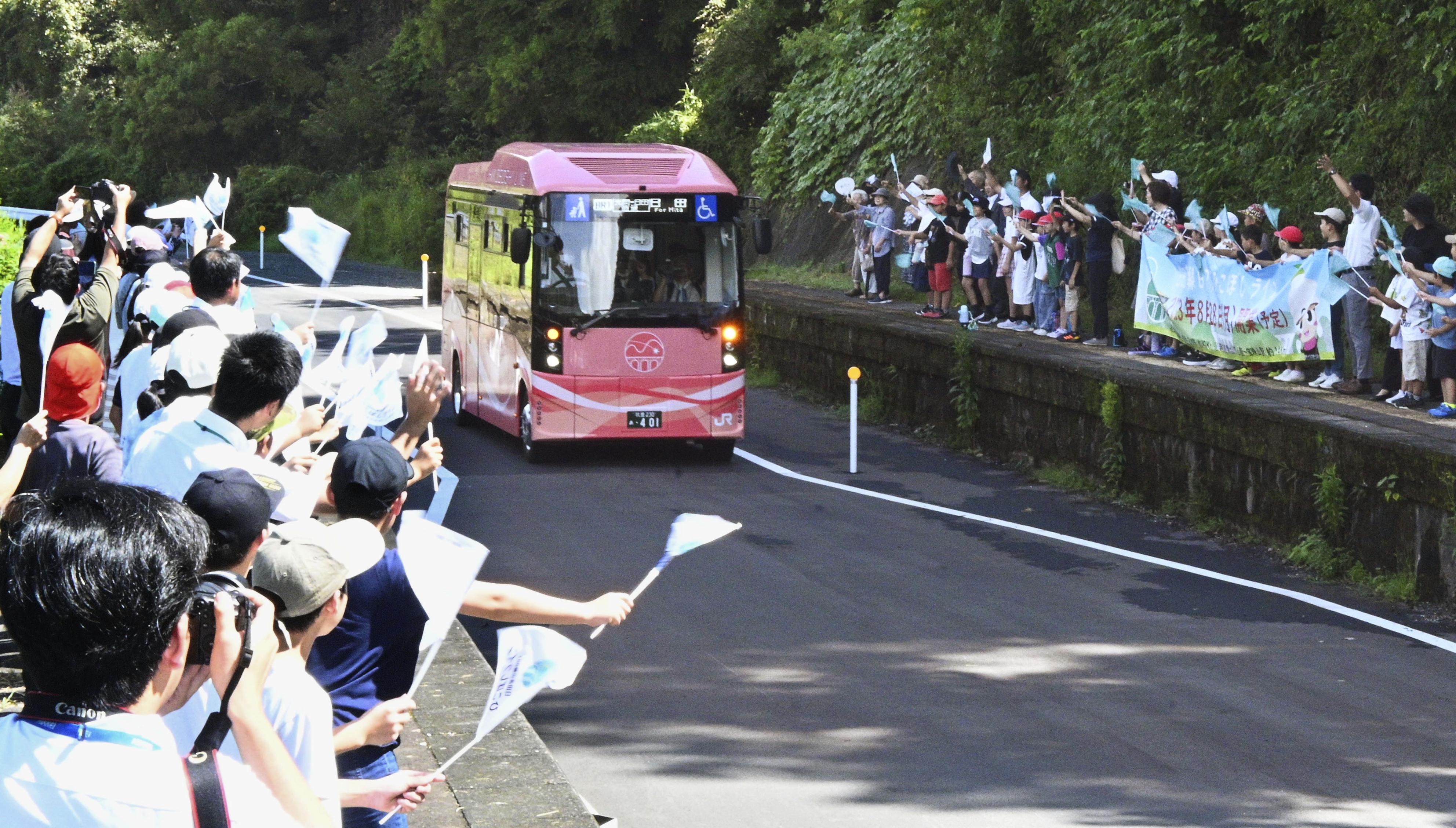【中古】 日米自動車交渉の軌跡 日米自動車交渉の軌跡: 新たな日米経済関係構築への取り組み | 通商