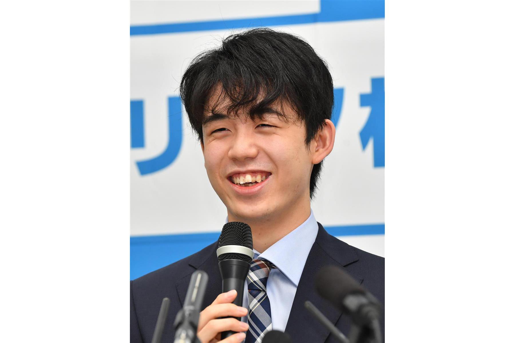 藤井棋聖 初の最優秀棋士賞 ヒューリック杯棋聖戦で升田幸三賞特別賞と名局賞 産経ニュース