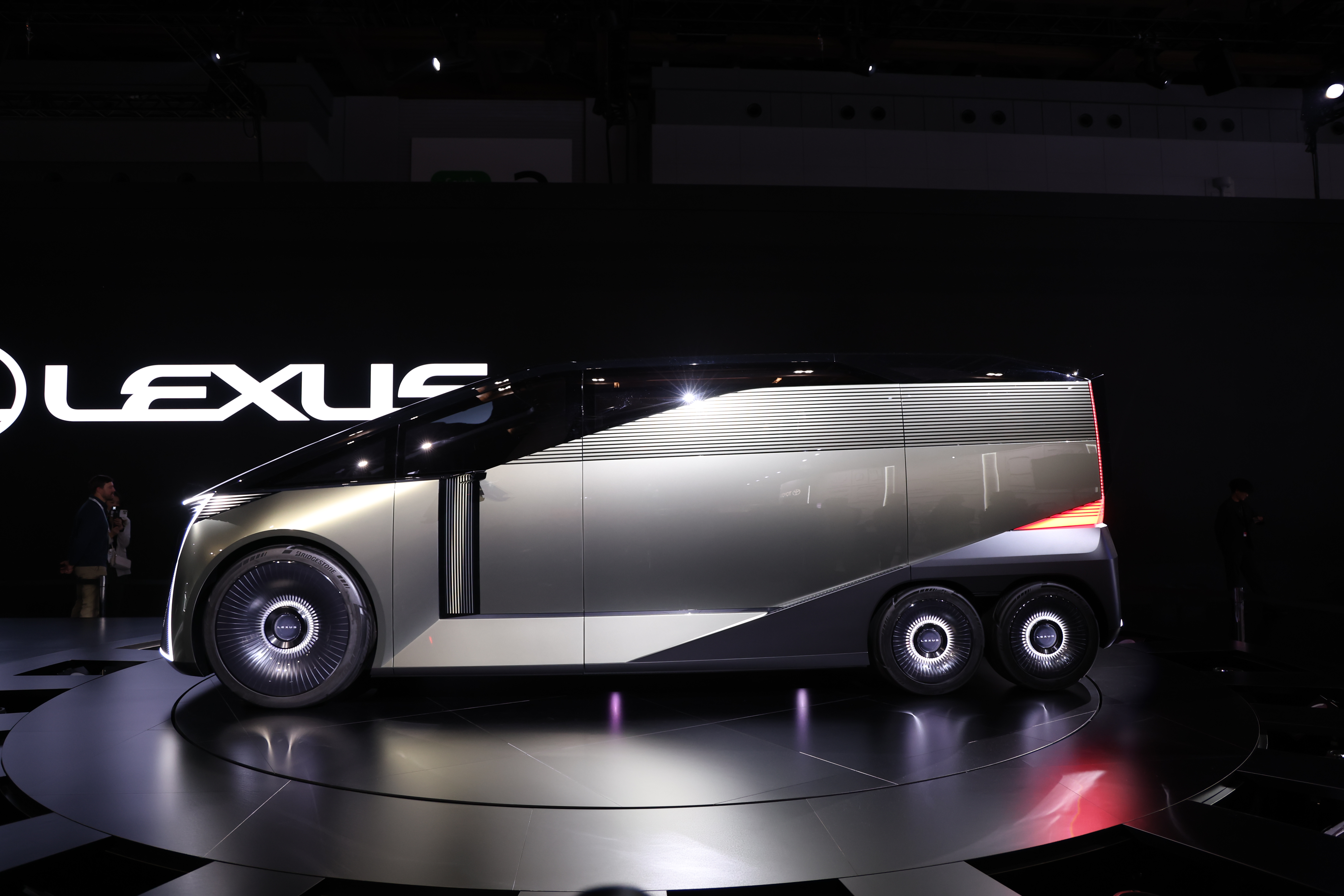 センチュリー」はSUV、「レクサス」は6輪ミニバン… セダンはどこへ