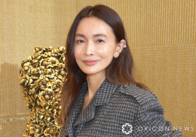 キャロリーナヘレラ　ブラウス長谷川京子 長谷川京子、こだわり詰まった自宅を紹介「デザイナーズホテル