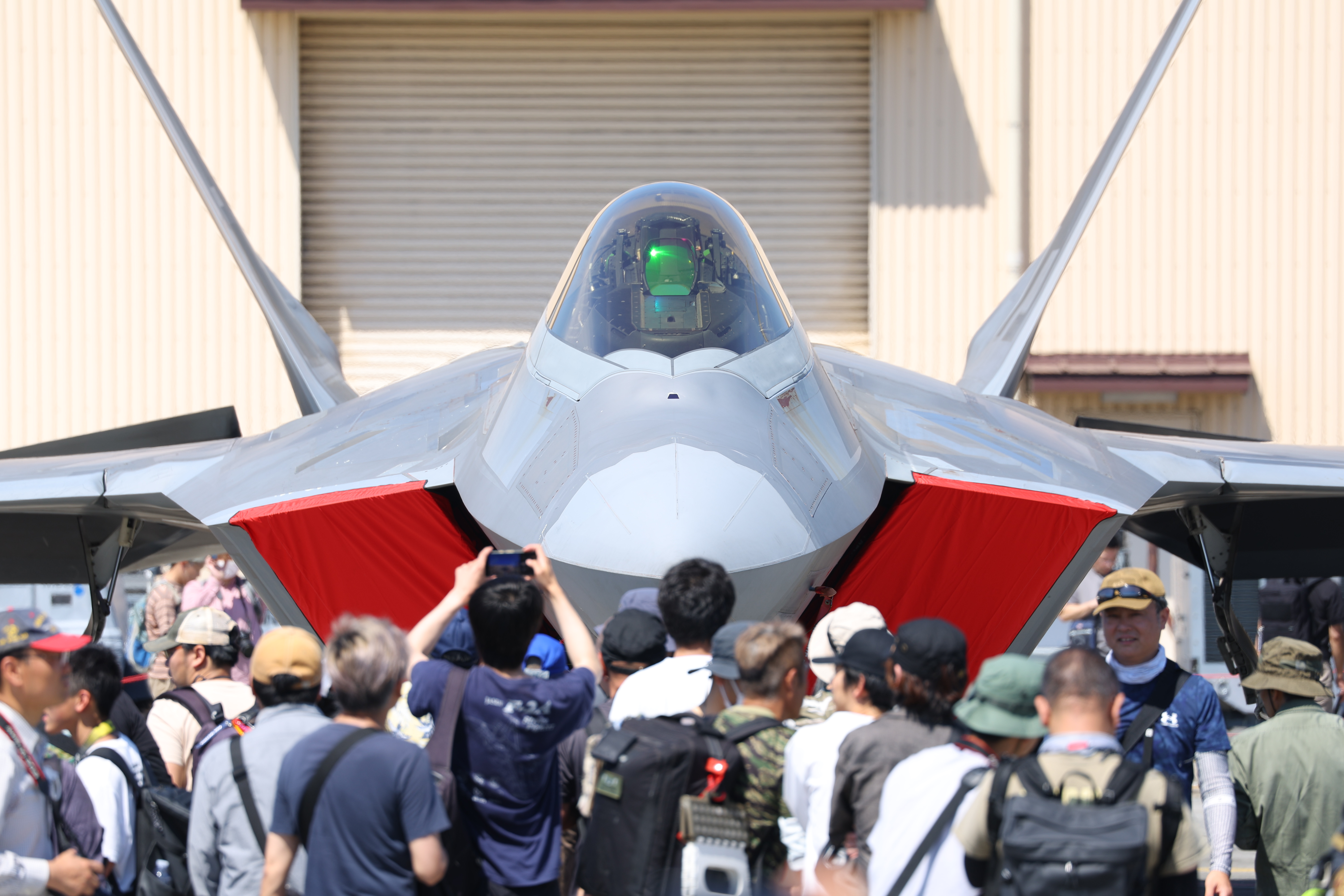 横田基地　友好祭　Ｆ22 ラプター　Tシャツ ヒッカム空軍基地　直筆サイン CVOWAPC5CRM5TPNVRTMI5QSS2Y.jpg