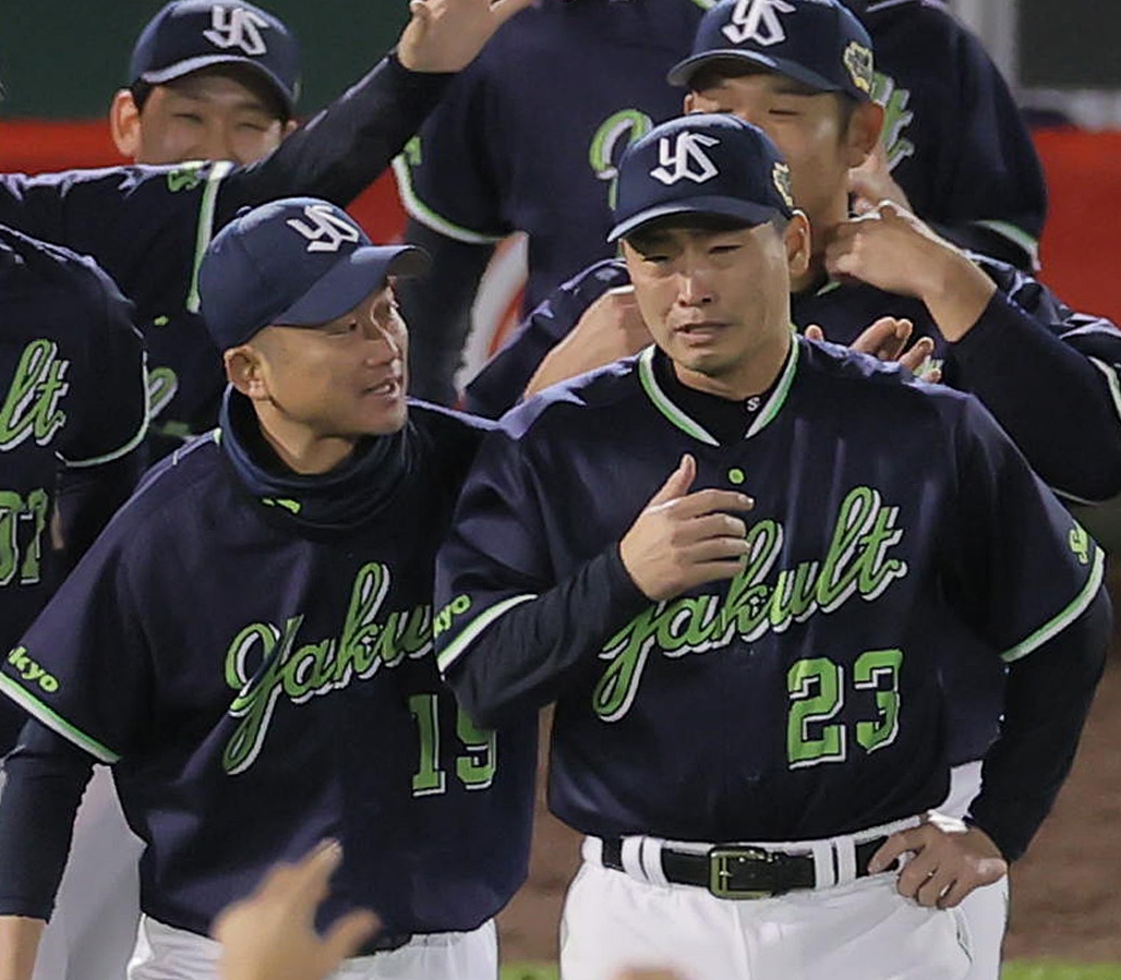 アディダス　リストバンド　野球　青木宣親　ヤクルト　スワローズ　引退 GHZTJUYUUNPF5AAFF7A3V3AEDQ.jpg
