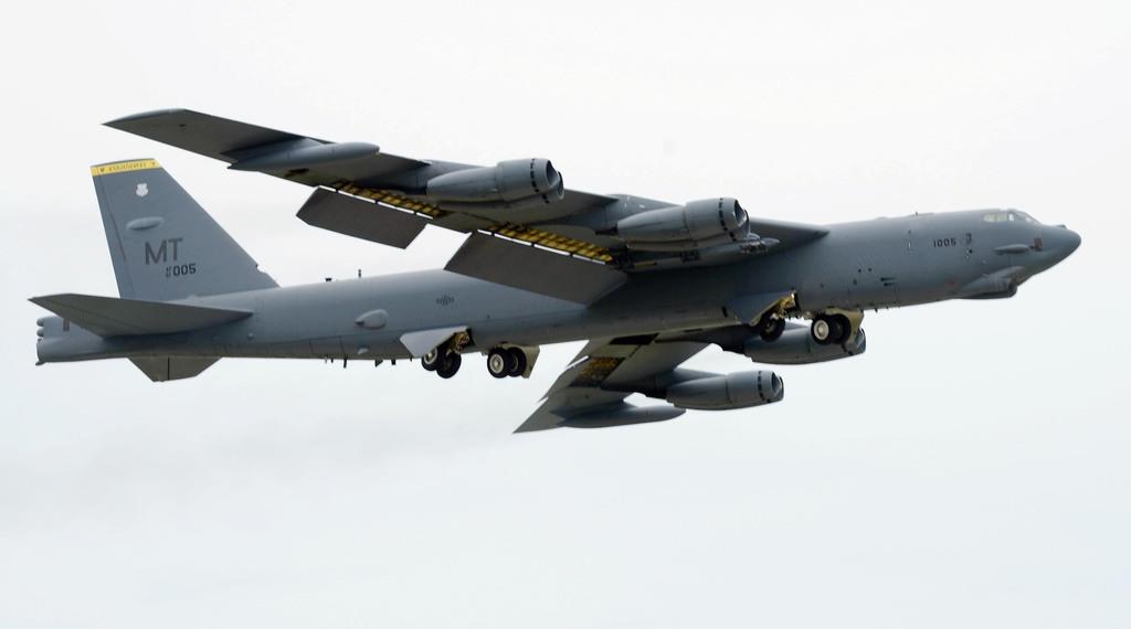 台湾周辺に米軍のB52爆撃機 中国軍機越境で牽制 - 産経ニュース