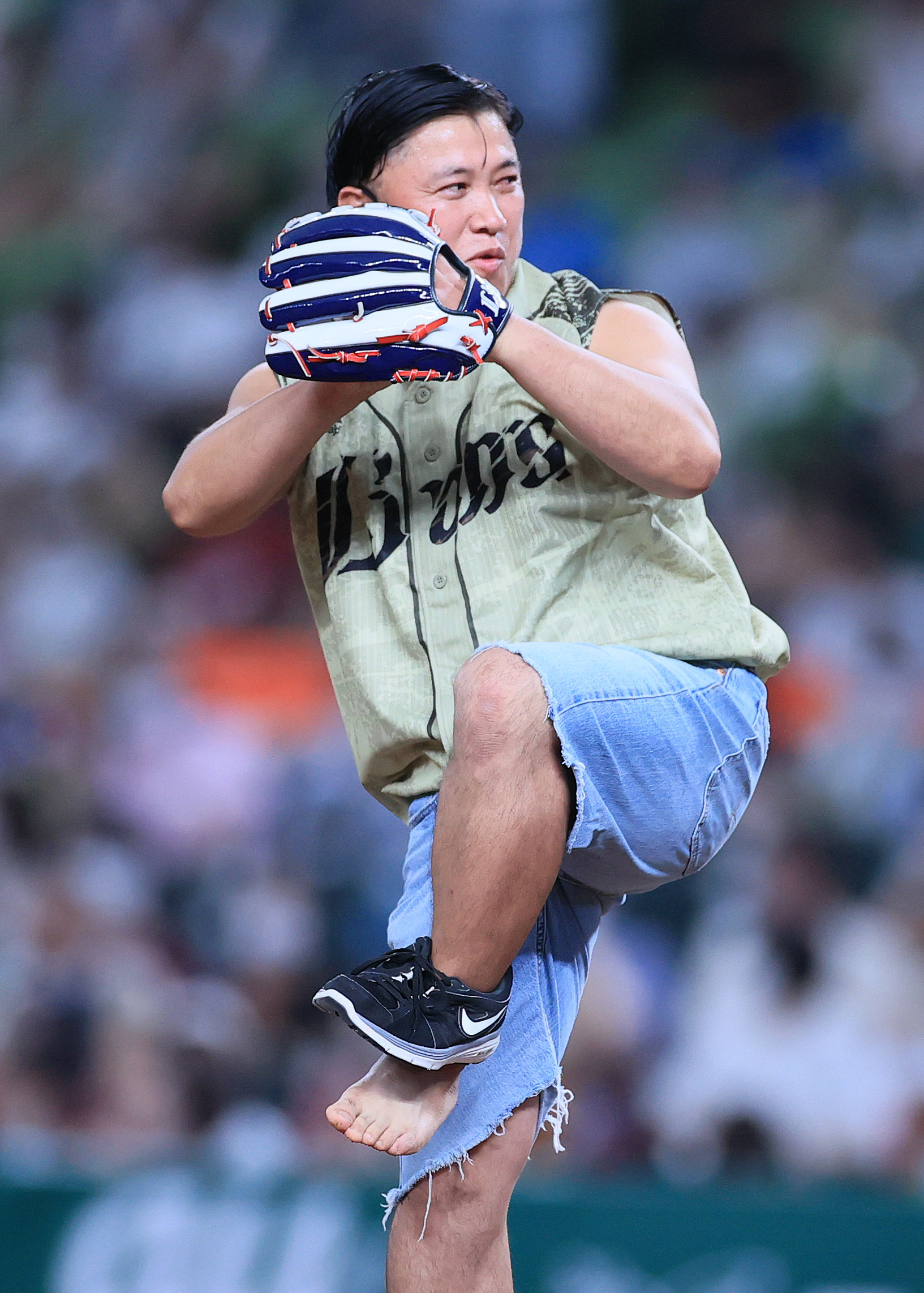 スギちゃんS 日本一ワイルドなゲスト”スギちゃんがノーバウンドの剛速球披露 - サンスポ