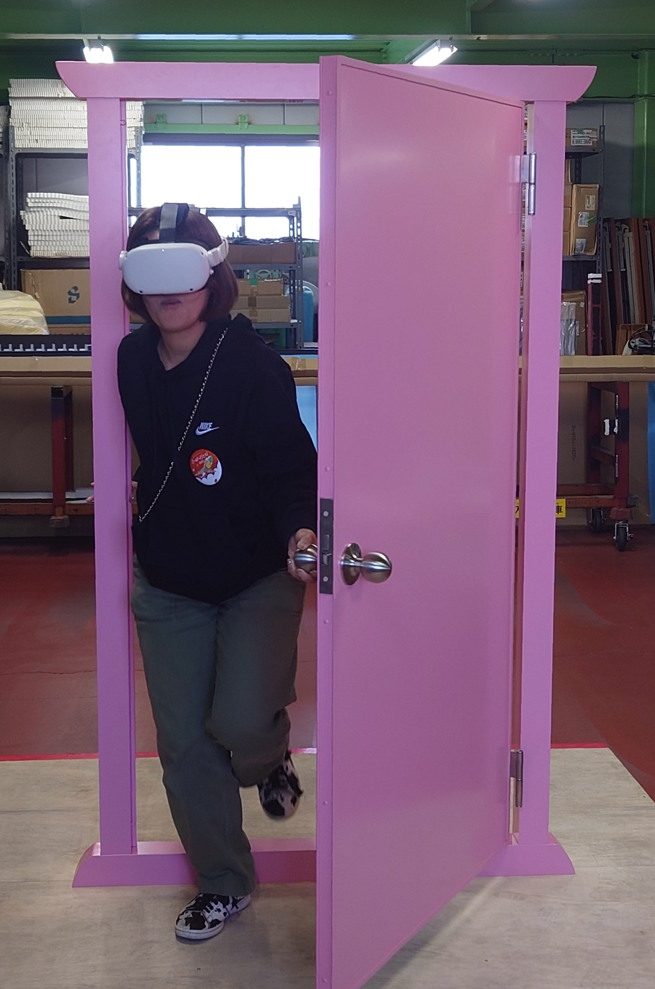 ☆大人気☆ どこでもドア！！！ どこでもドア」くぐった〝世界〟は！？ 東大阪の町工場公開でVR体験