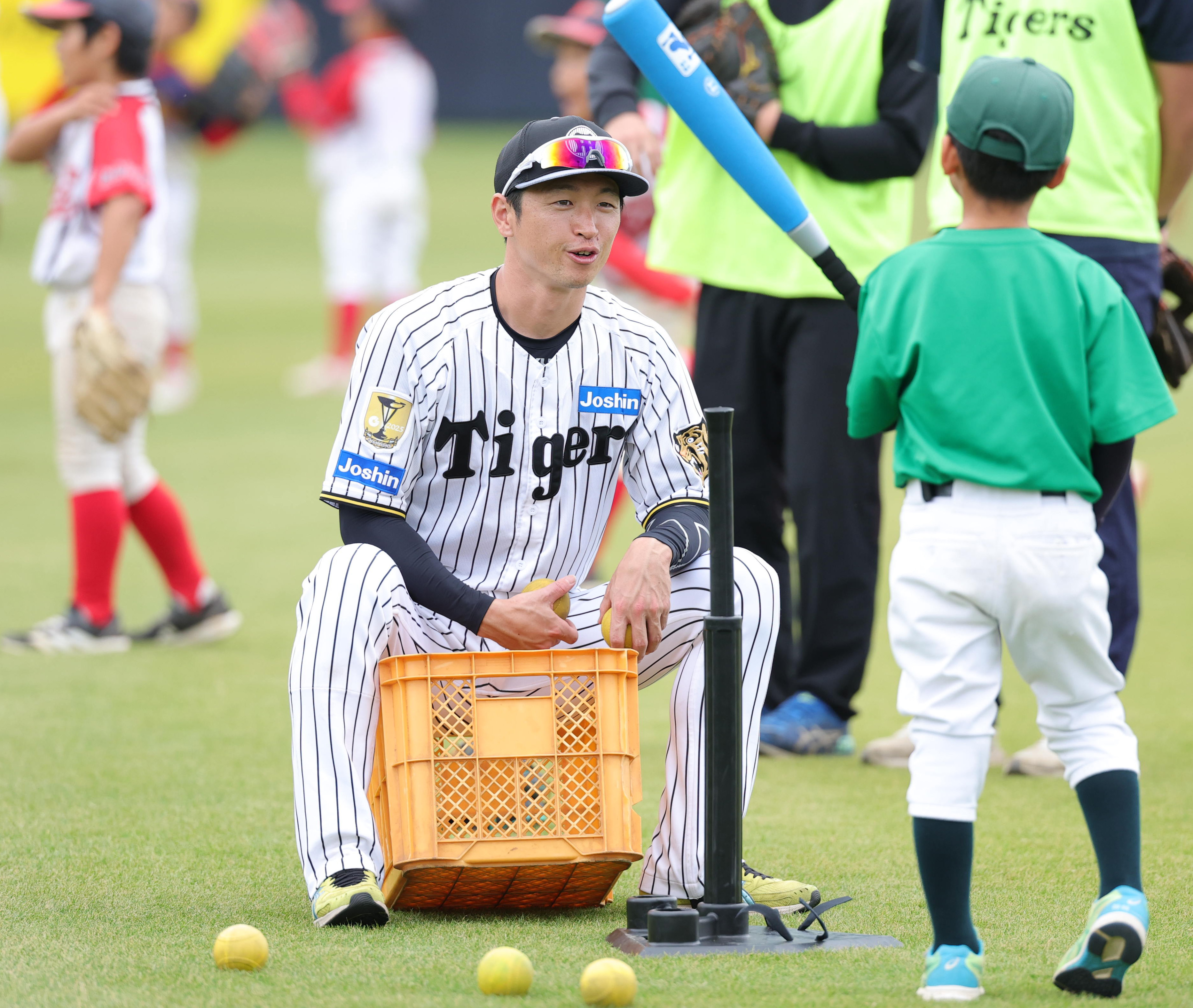阪神・近本光司「小3ちゃうやろ！」野球教室で少年少女指導 - サンスポ