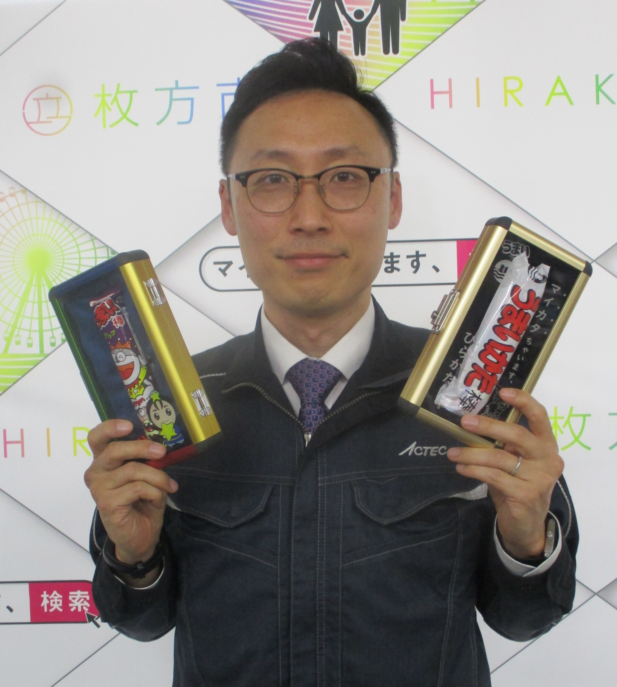 12円の「うまい棒」を10万円のアルミケースで保護、ふるさと納税の