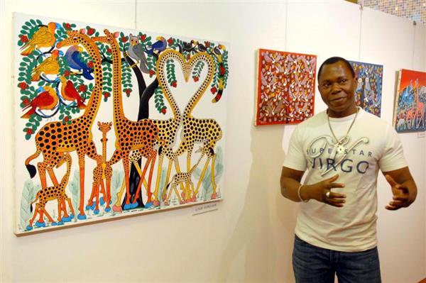 ペンキで描くアフリカの自然 淡路夢舞台で「ティンガティンガ」展