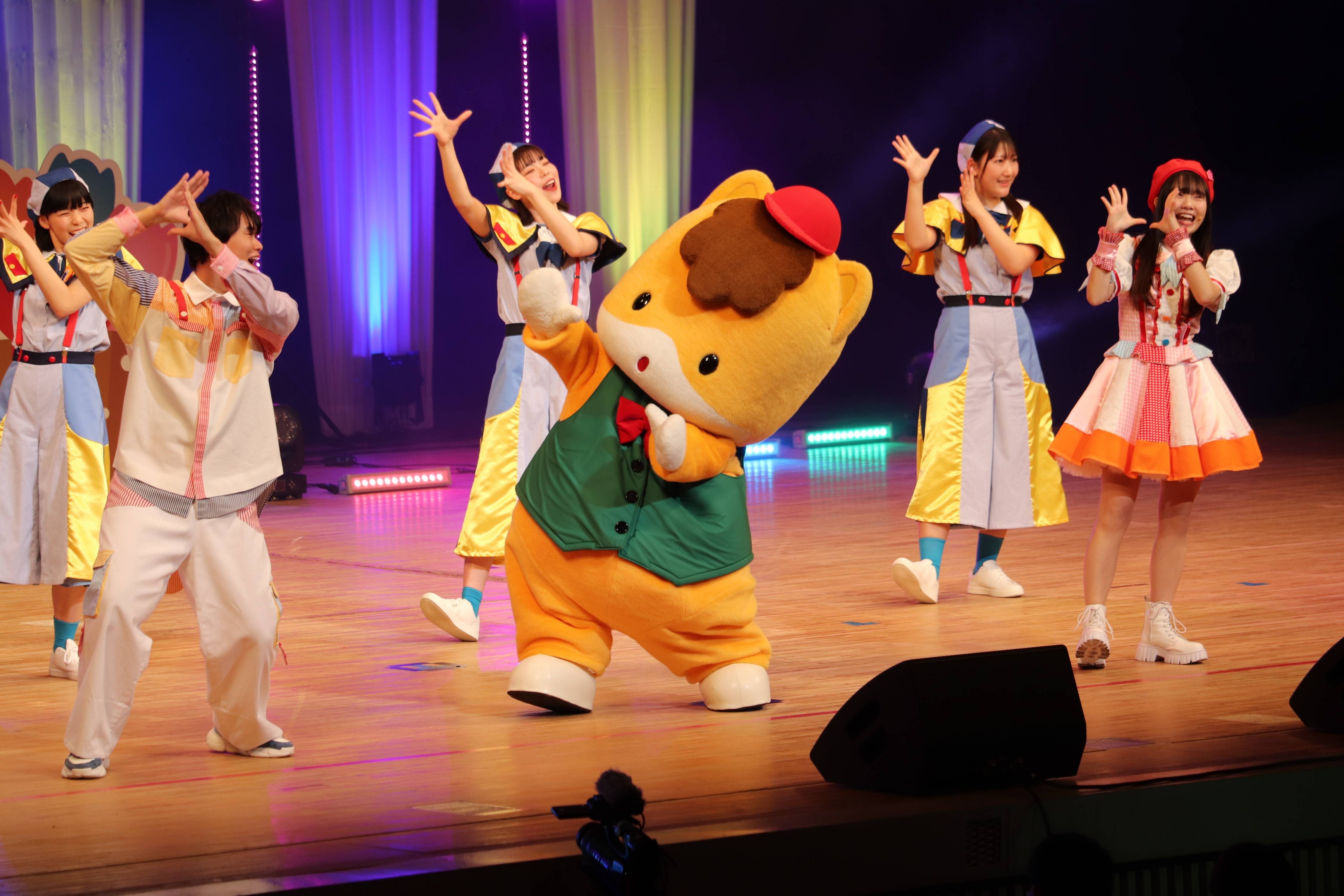 ぐんまちゃん３０周年お誕生日会に１０００人 幼児より大人の姿