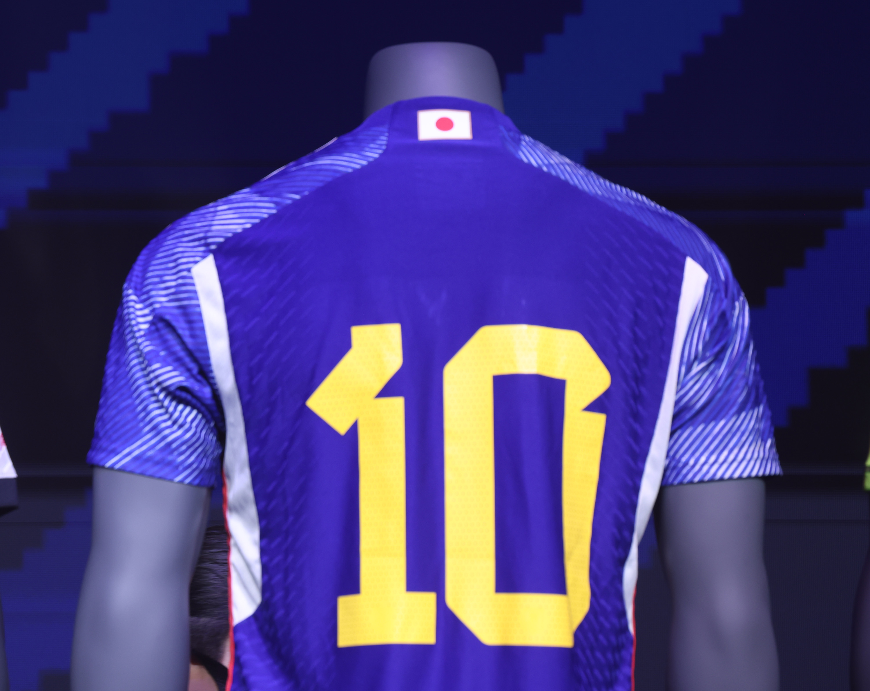 日本代表の新戦闘服のコンセプトは折り紙 久保建英「斬新で驚い