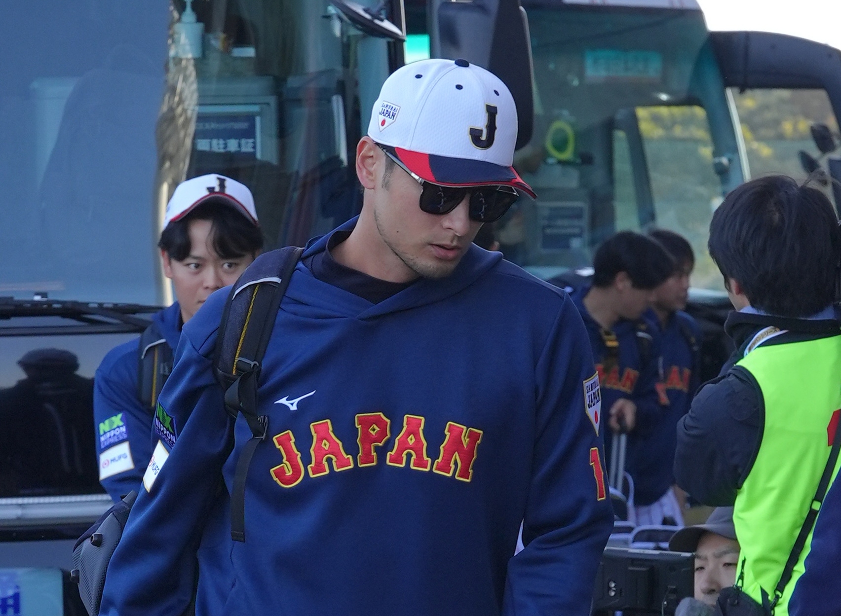 ダルビッシュ有が即席サイン会 侍ジャパン事前合宿に詰めかけた野球