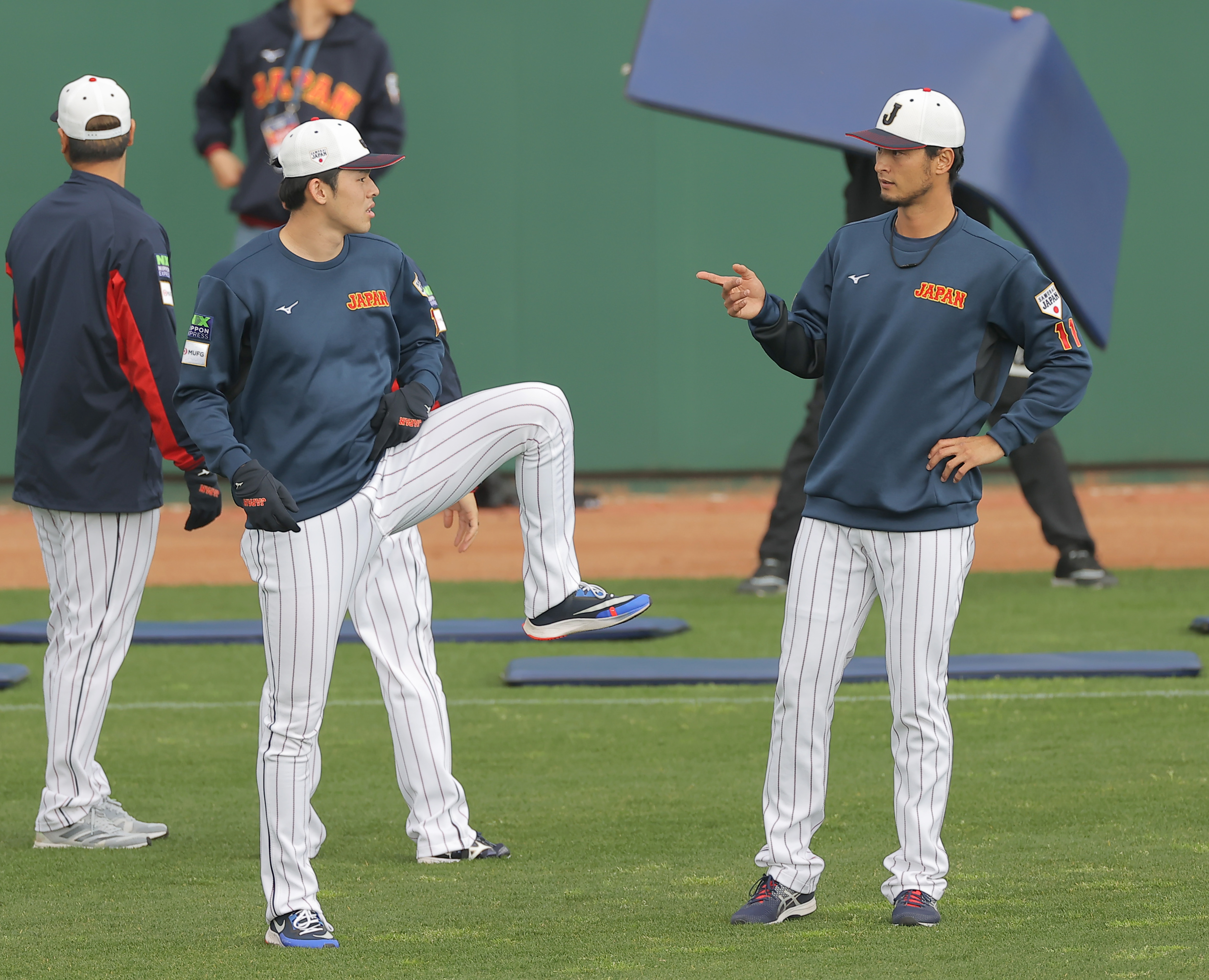 侍ジャパン・佐々木朗希、初のブルペン入りで37球 投球後に