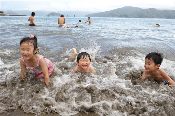 ２日間限定 宮城 石巻市の白浜海水浴場で海開き 産経ニュース