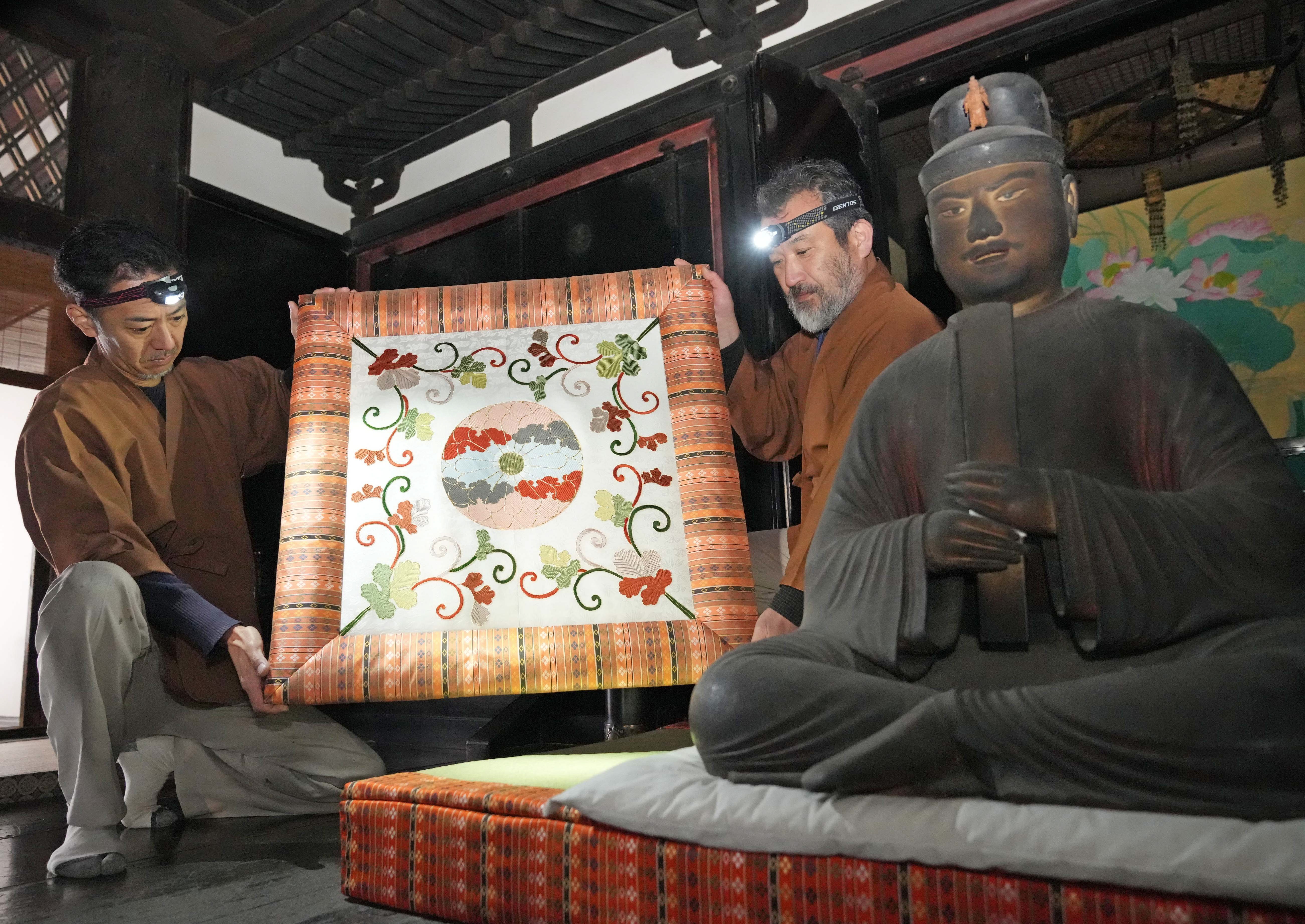 西陣手織唐絹国寳法隆寺聖観音像掛軸☆8月31日迄