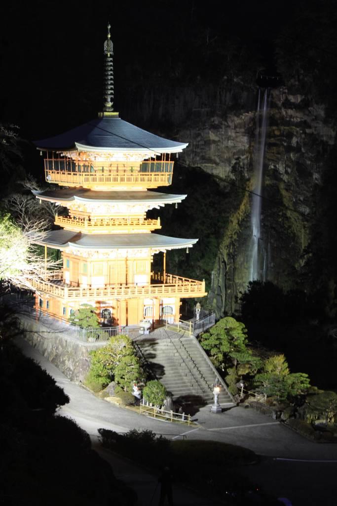 那智の滝ライトアップ試験点灯 和歌山 産経ニュース